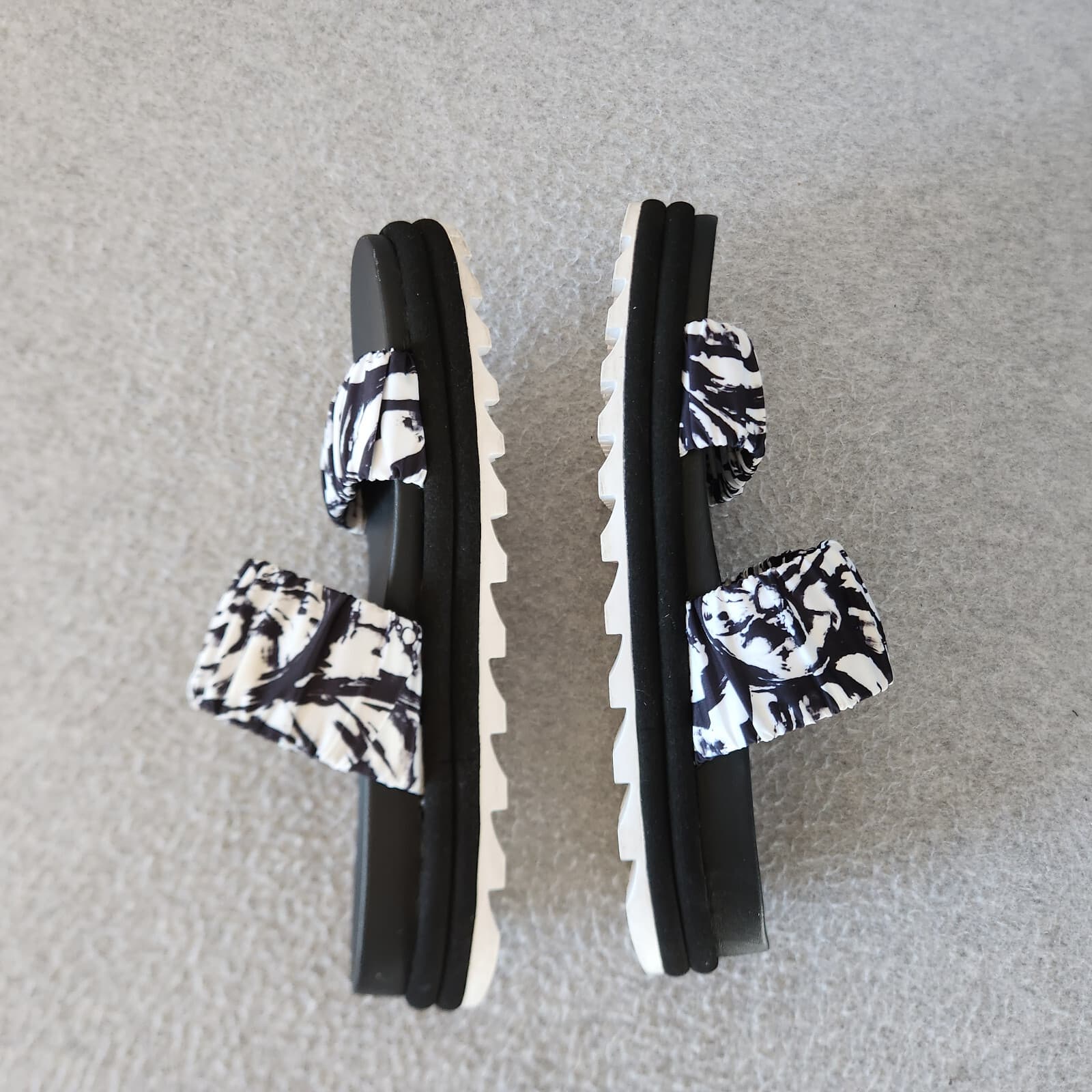 Sorel Roaming Two-Strap Slide Sandal Platform Silky Textile Black White US9 EU40 - Thumbnail 6