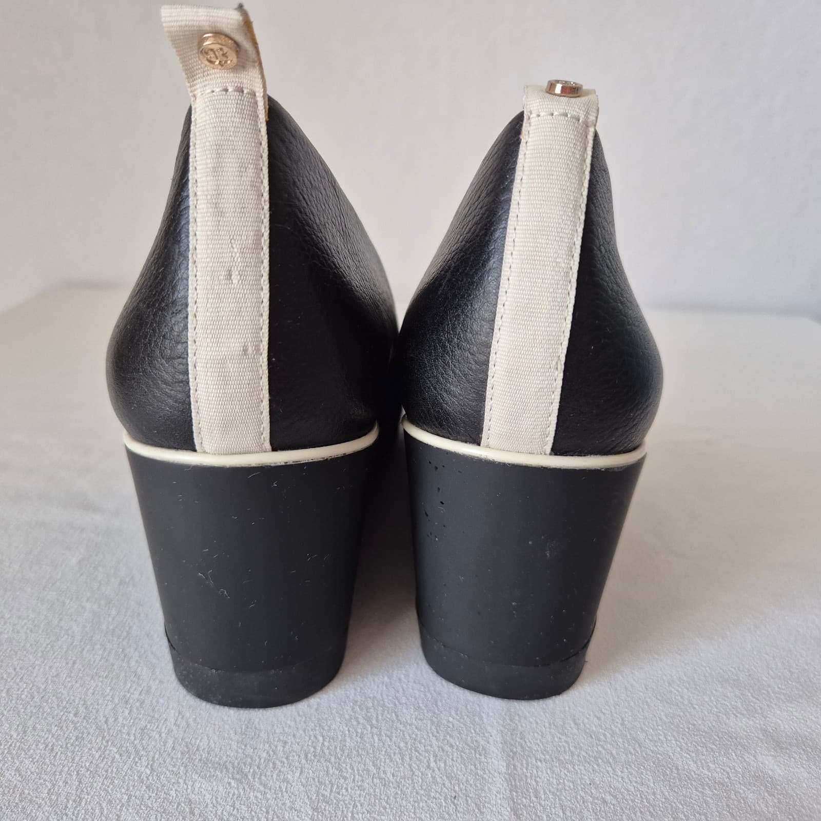 Betabrand All Weather 2.5" Wedge Slip-On Shoe Waterproof Onyx Black Leather US8M - Thumbnail 10