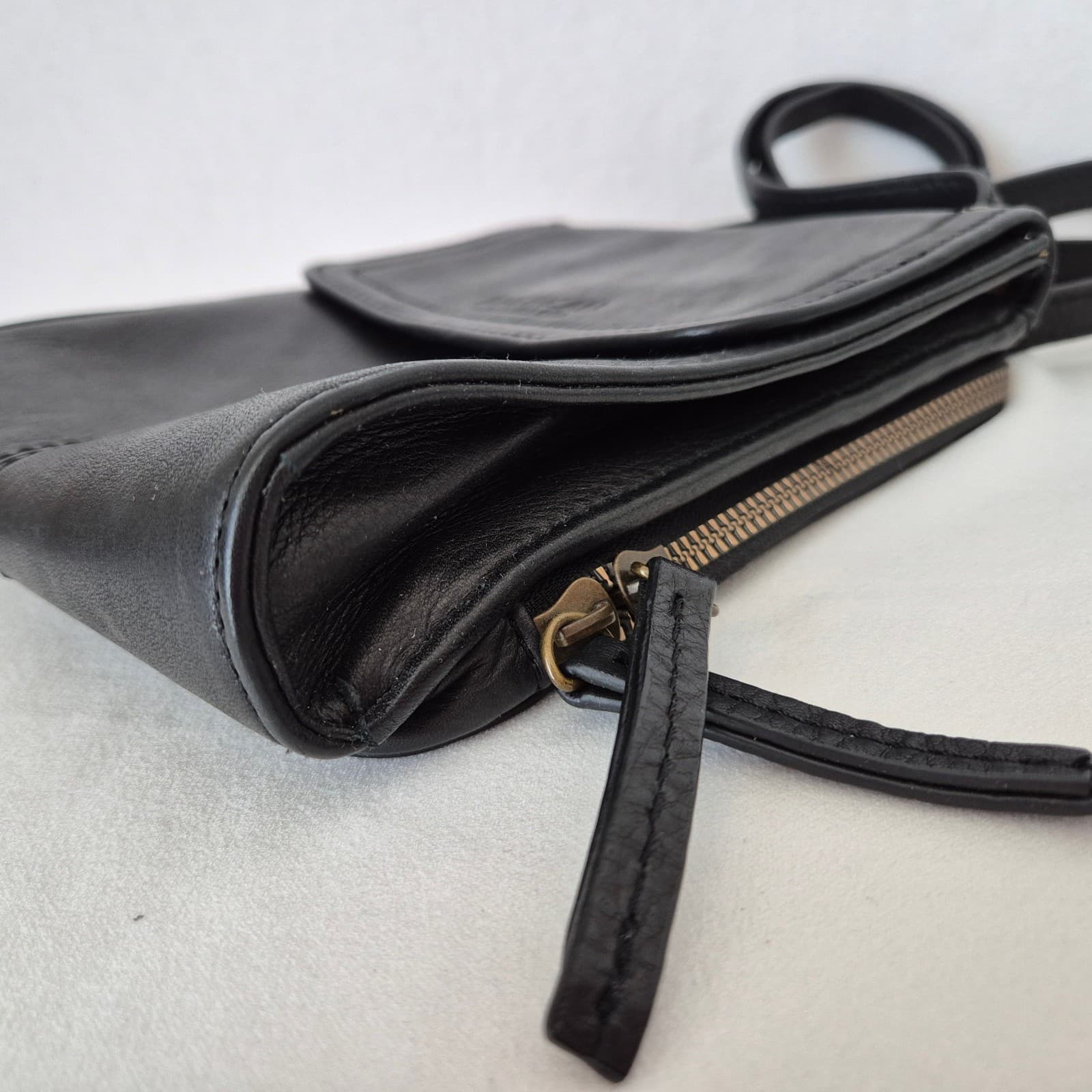 American Leather Co. Black Leather Kansas Travel Organizer Crossbody Bag - Thumbnail 12