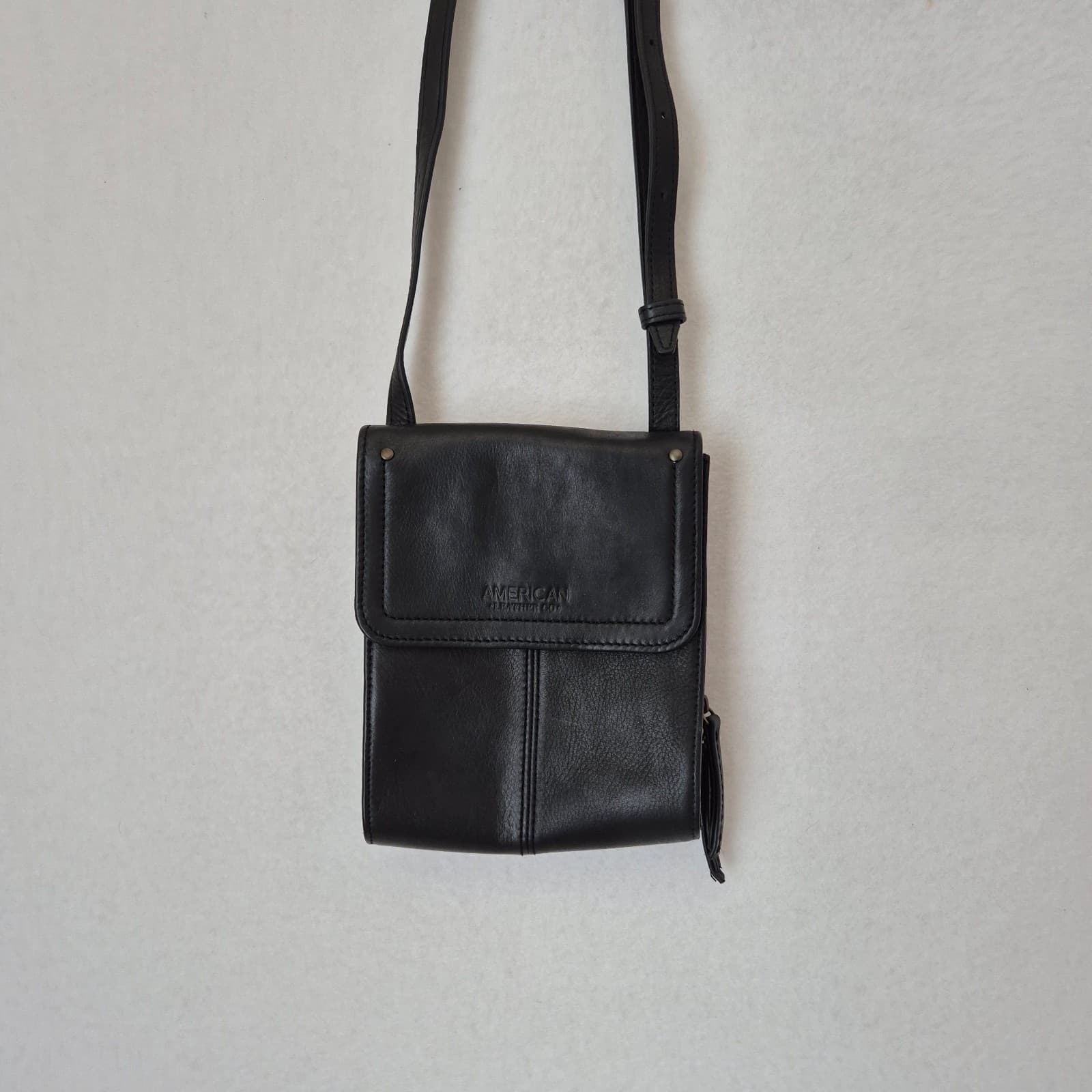 American Leather Co. Black Leather Kansas Travel Organizer Crossbody Bag - Thumbnail 5
