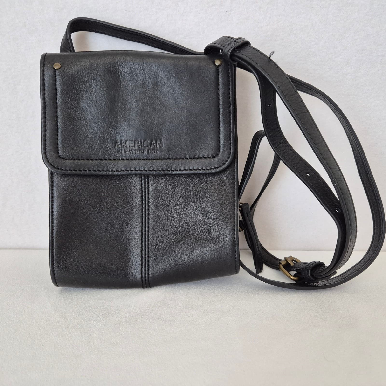 American Leather Co. Black Leather Kansas Travel Organizer Crossbody Bag - Thumbnail 4