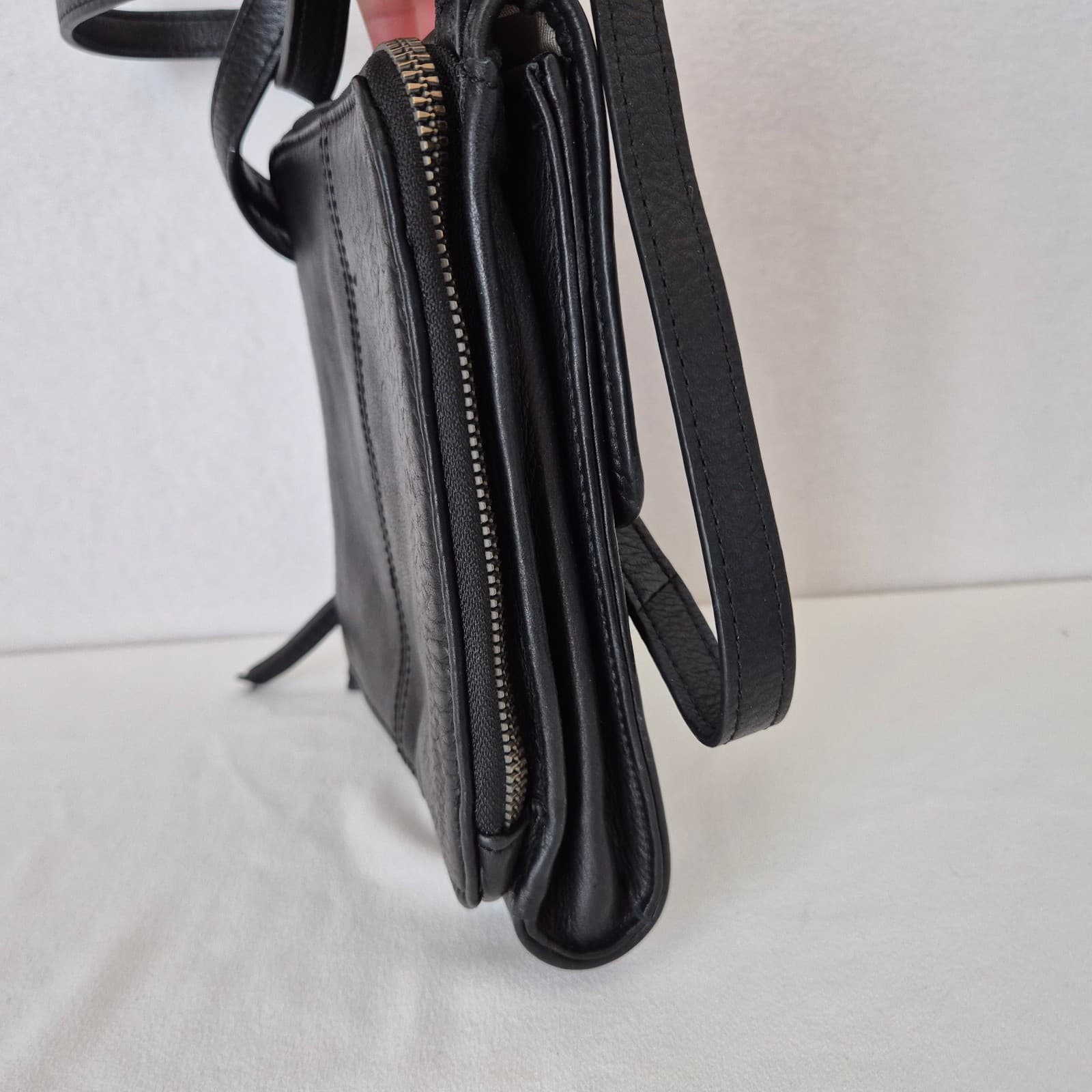 American Leather Co. Black Leather Kansas Travel Organizer Crossbody Bag - Thumbnail 9