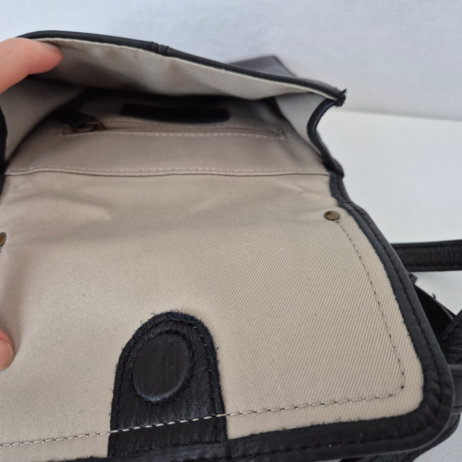 American Leather Co. Black Leather Kansas Travel Organizer Crossbody Bag - Thumbnail 14