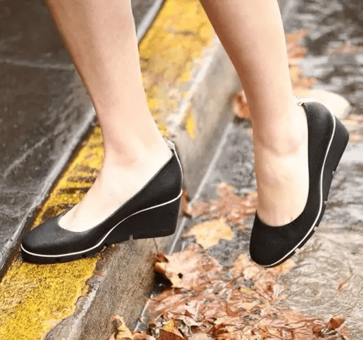 Betabrand All Weather 2.5" Wedge Slip-On Shoe Waterproof Onyx Black Leather US8M - Thumbnail 6