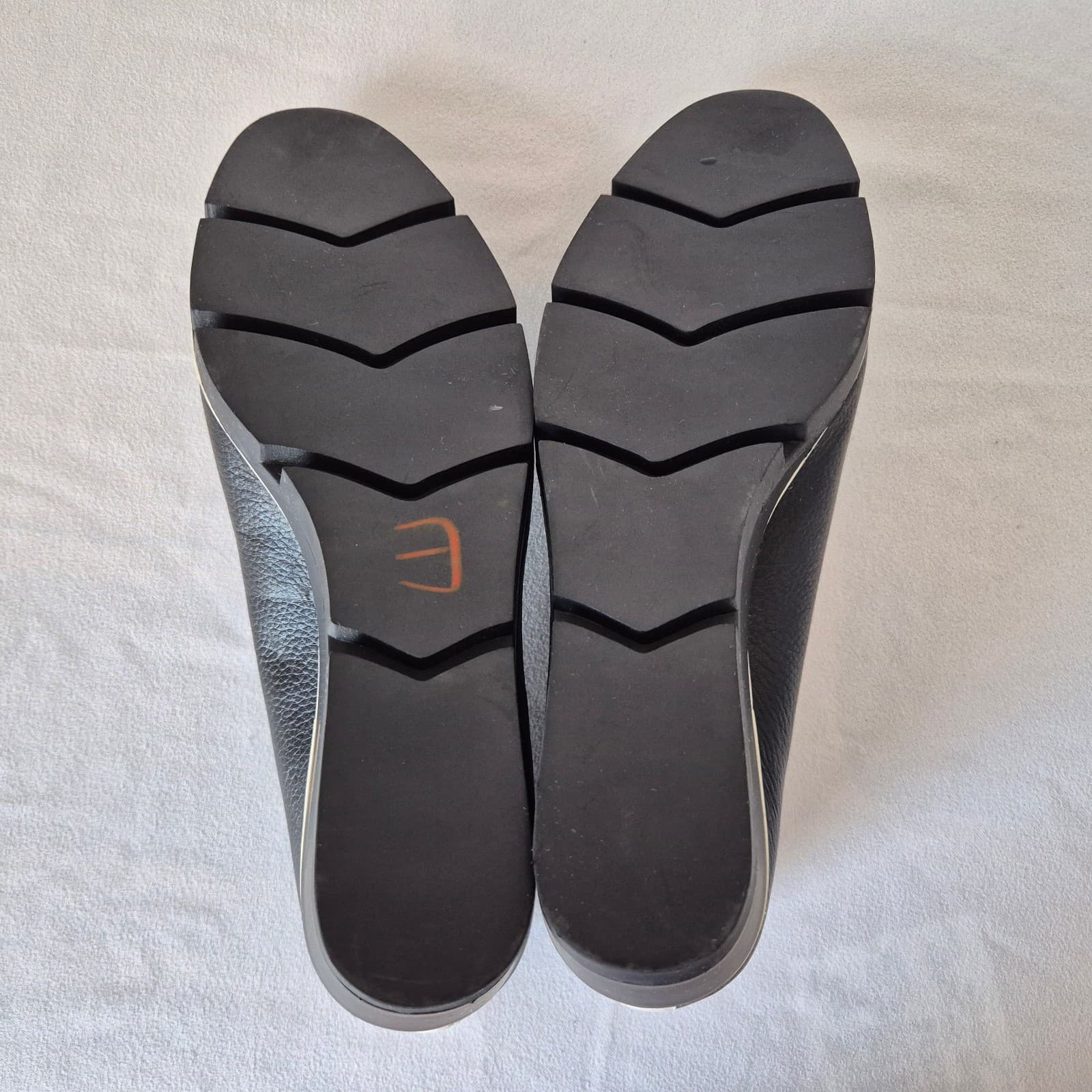 Betabrand All Weather 2.5" Wedge Slip-On Shoe Waterproof Onyx Black Leather US8M - Thumbnail 9