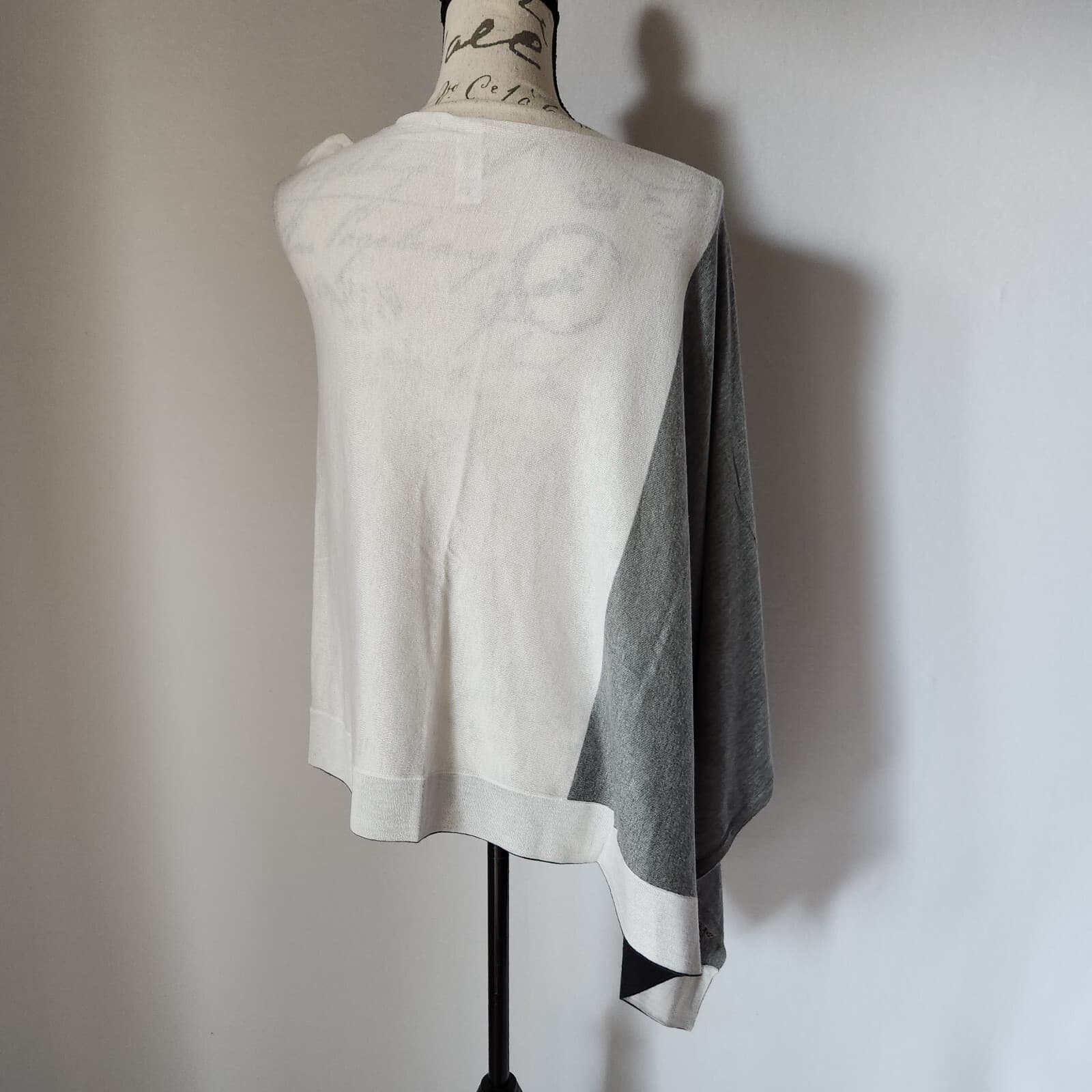 EUC Lululemon Poncho Viscose Cashmere Blend Colorblock White Grey O/S - Thumbnail 4