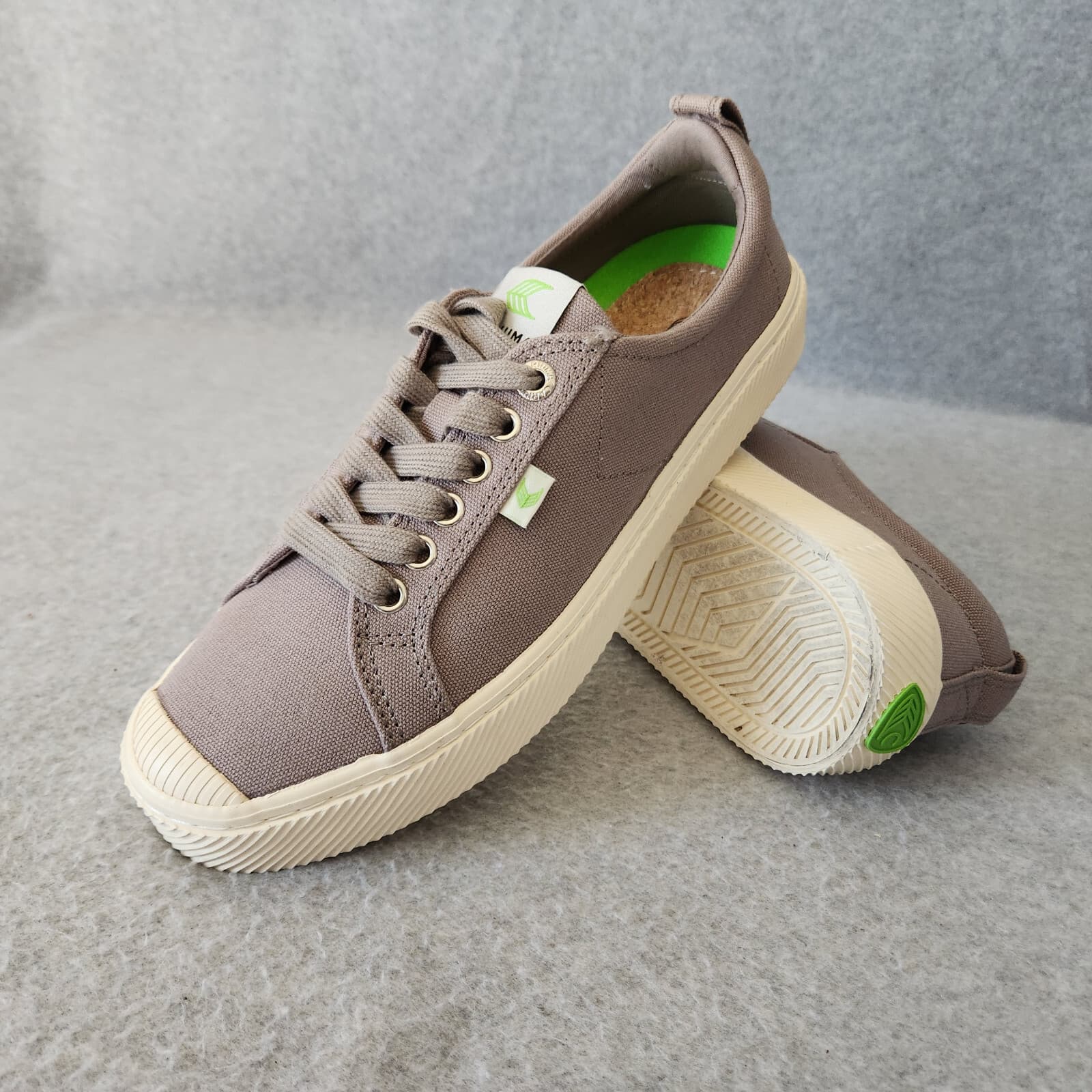 EUC Cariuma OCA Low Mystic Grey Canvas Sneakers Cork Insert Unisex US M8.5 W10 - Thumbnail 2