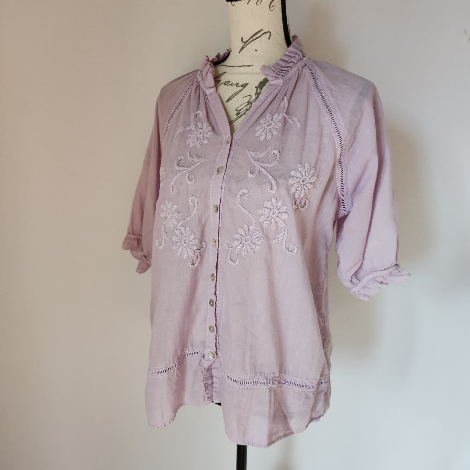 JP and Mattie Embroidered Pearl Button Front Blouse Ruffle V-Neck Purple Sz.M - Thumbnail 2