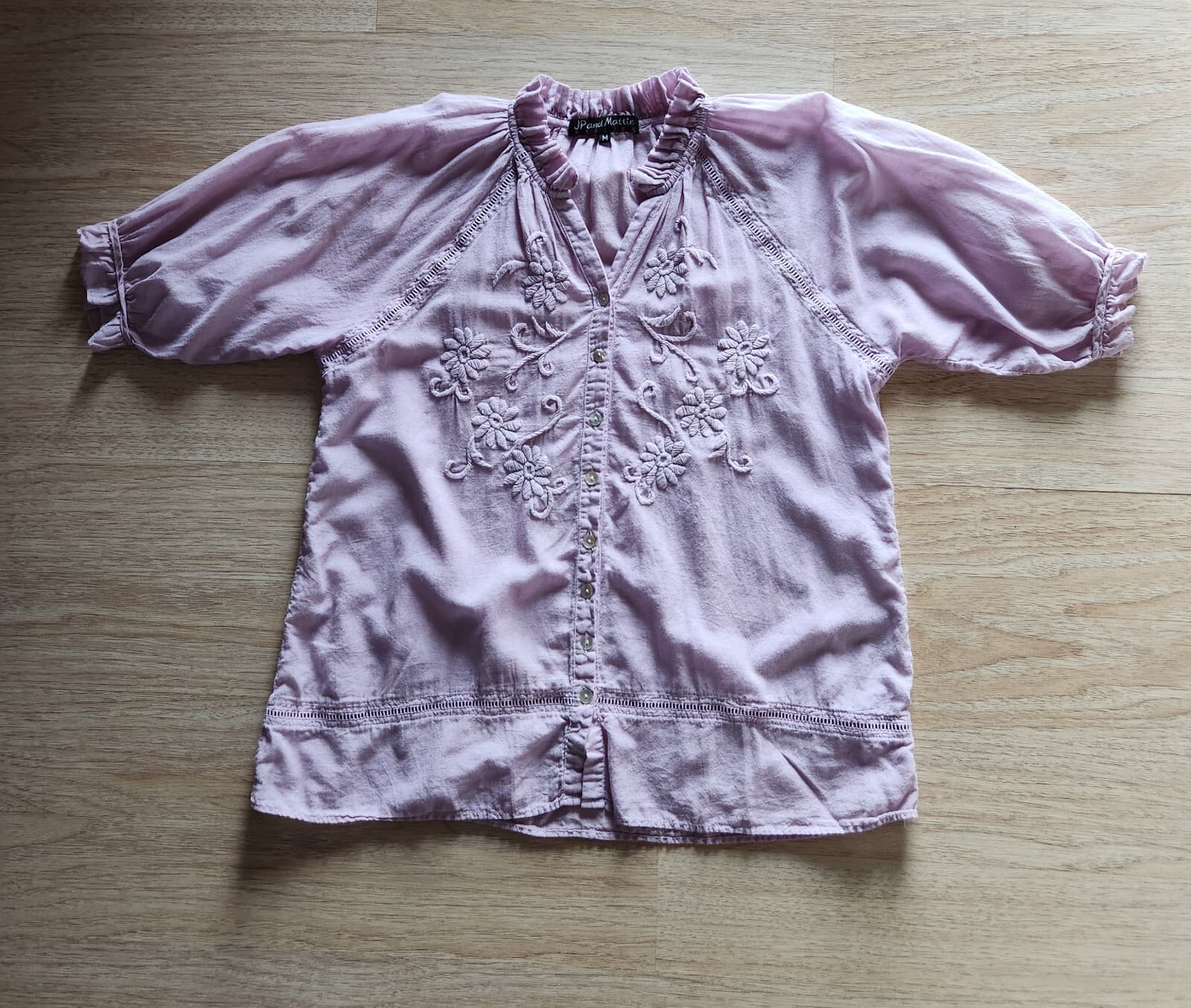 JP and Mattie Embroidered Pearl Button Front Blouse Ruffle V-Neck Purple Sz.M - Thumbnail 5