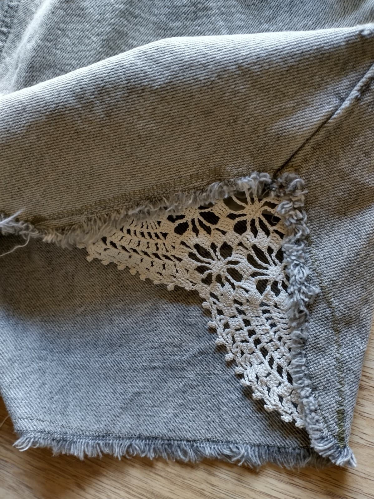 Levi's 501 Button Fly Custom Made Jeans Shorts Patchwork Crochet Gray Waist 34" - Thumbnail 3