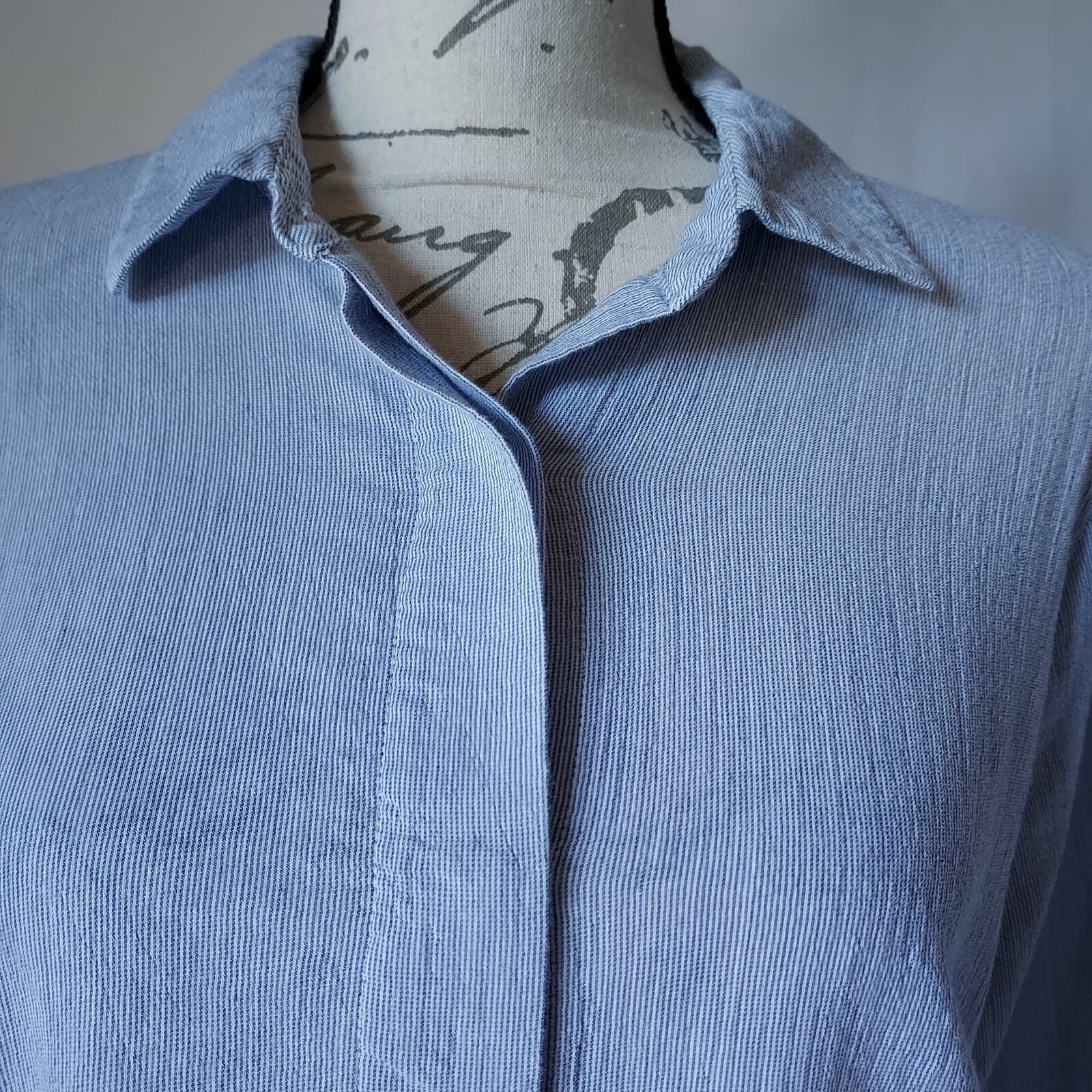 ELIZABETH AND JAMES Top Shirt Long Sleeve Pullover Button Cotton Blue Women Sz.M - Thumbnail 3