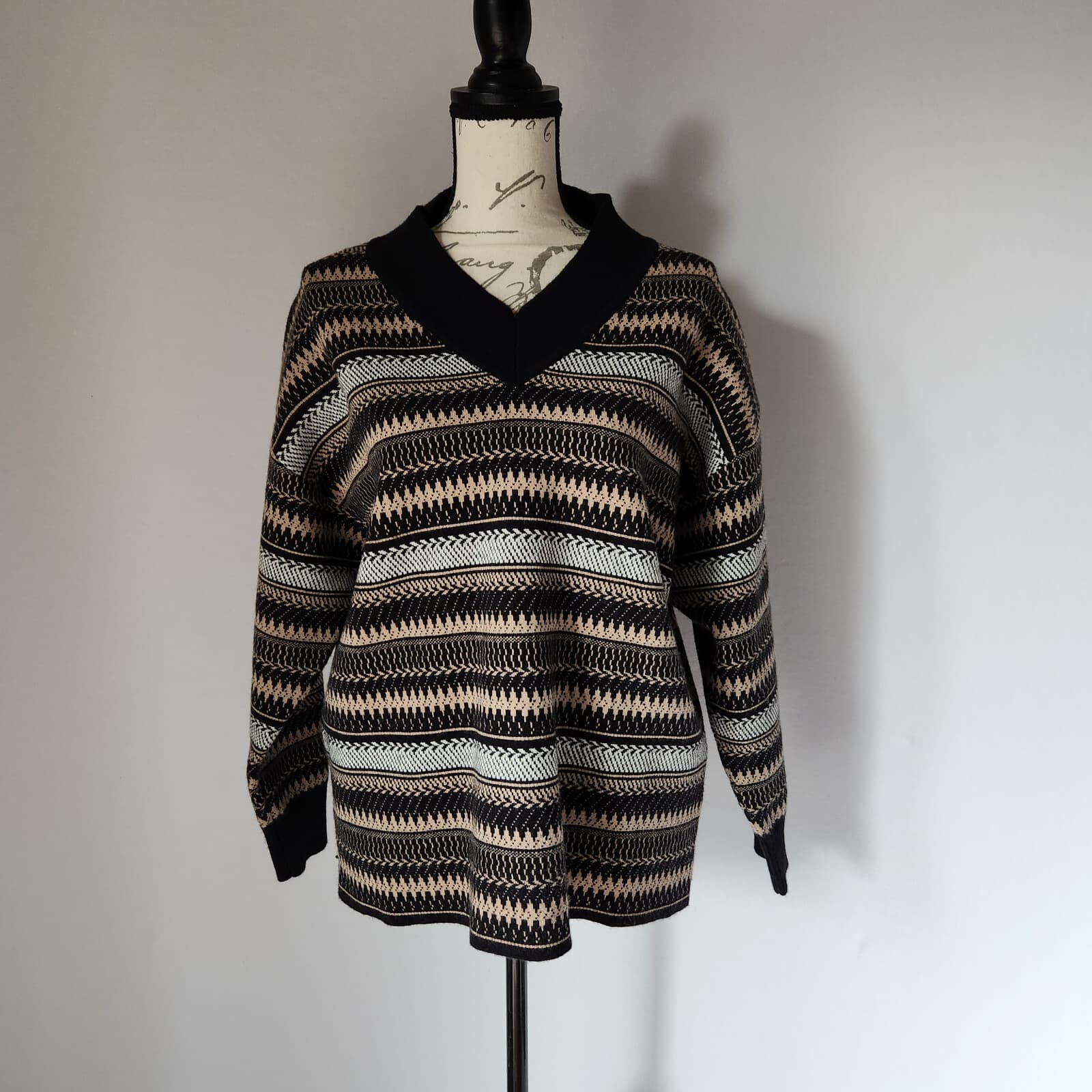Dazy Chevron Stripe V-Neck Sweater Pullover Drop Shoulder Multicolor Women Sz.M - Thumbnail 4