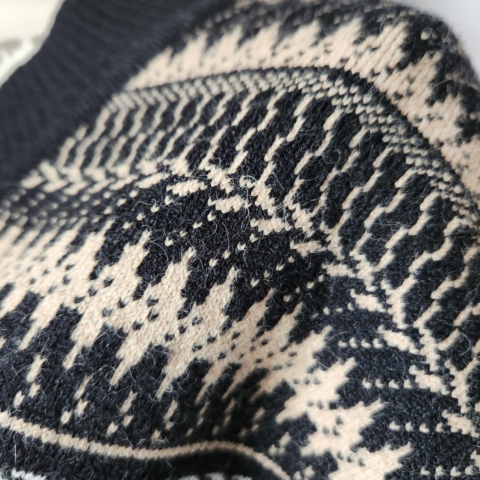 Dazy Chevron Stripe V-Neck Sweater Pullover Drop Shoulder Multicolor Women Sz.M - Thumbnail 5