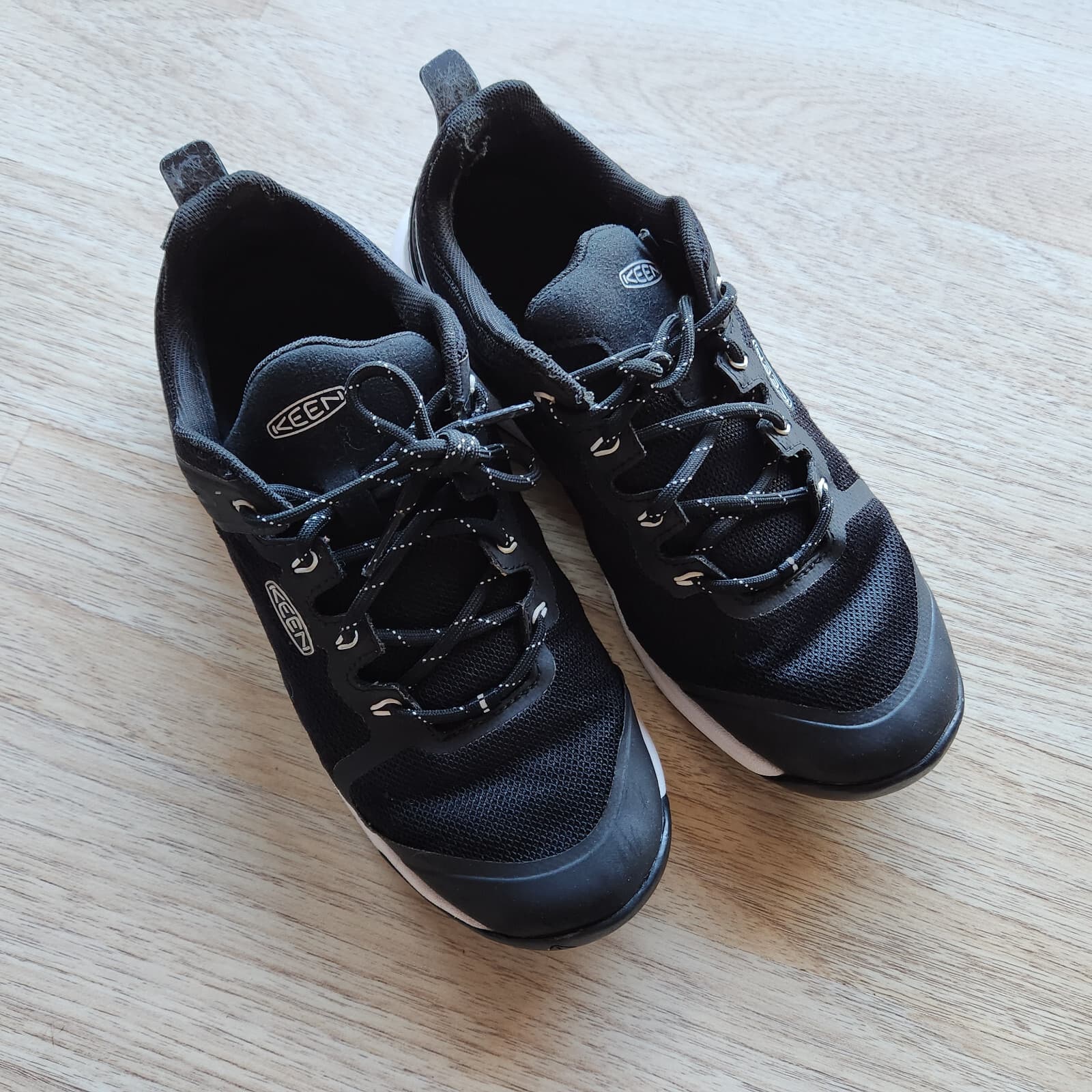 Keen Explore Vent Hiking Athletic Shoes Mesh Lace-Up Black White Women US7.5 - Thumbnail 6