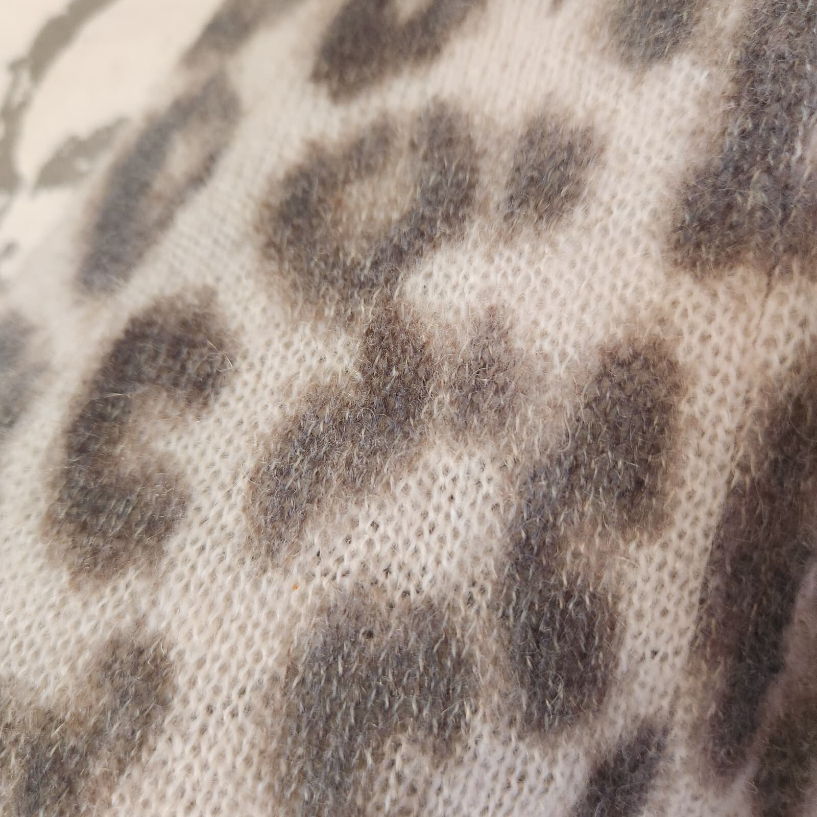 Banana Republic Wool Blend Leopard Cardigan Button V-Neck Grey Cream Women Sz.S - Thumbnail 4