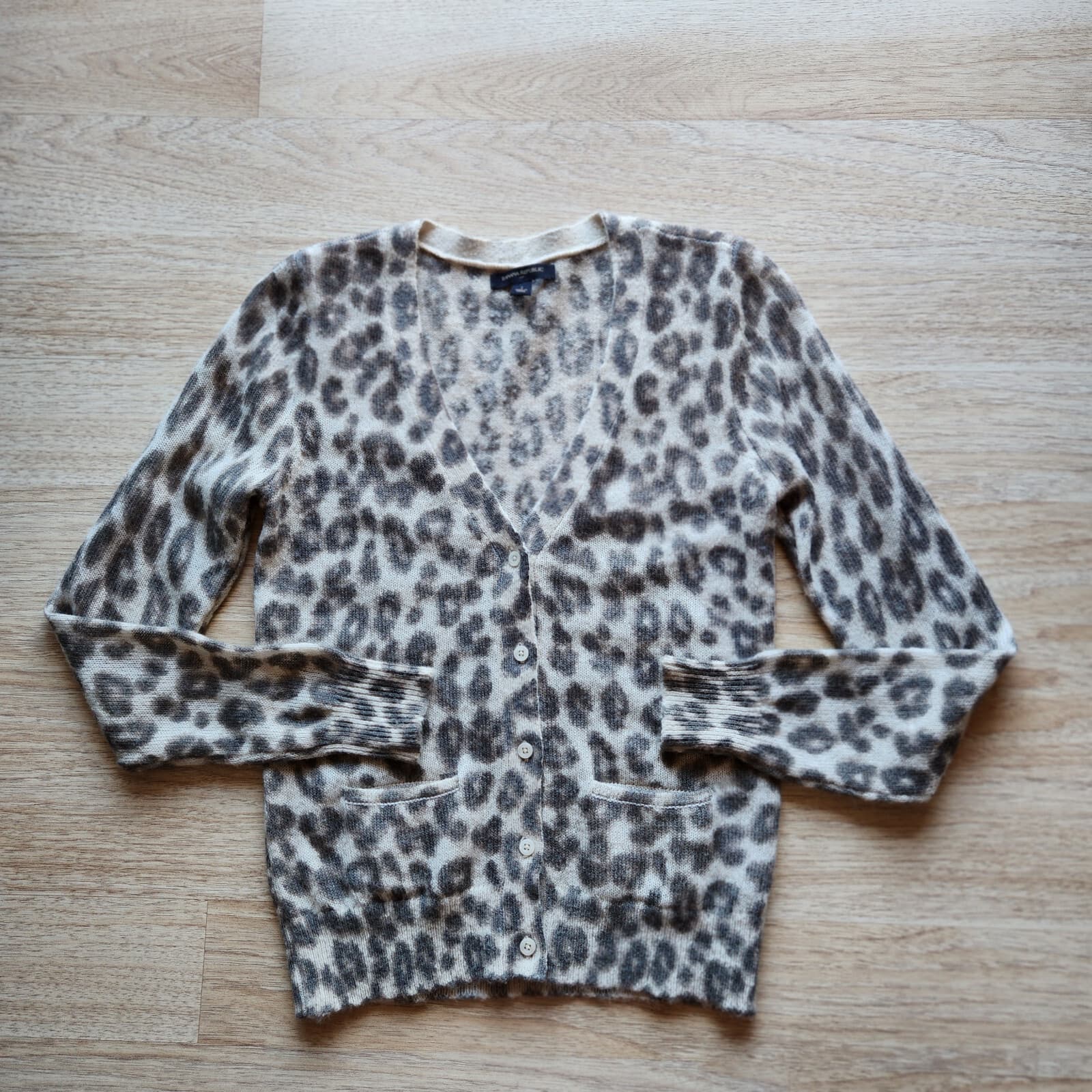 Banana Republic Wool Blend Leopard Cardigan Button V-Neck Grey Cream Women Sz.S - Thumbnail 3