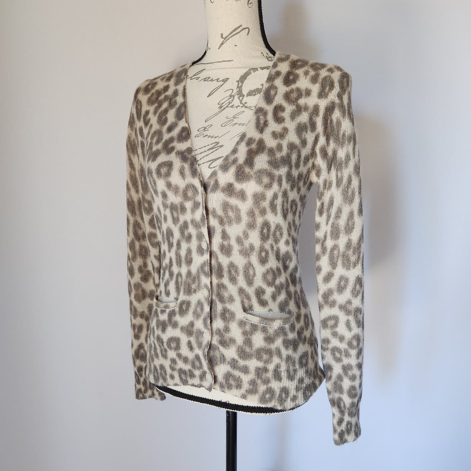 Banana Republic Wool Blend Leopard Cardigan Button V-Neck Grey Cream Women Sz.S