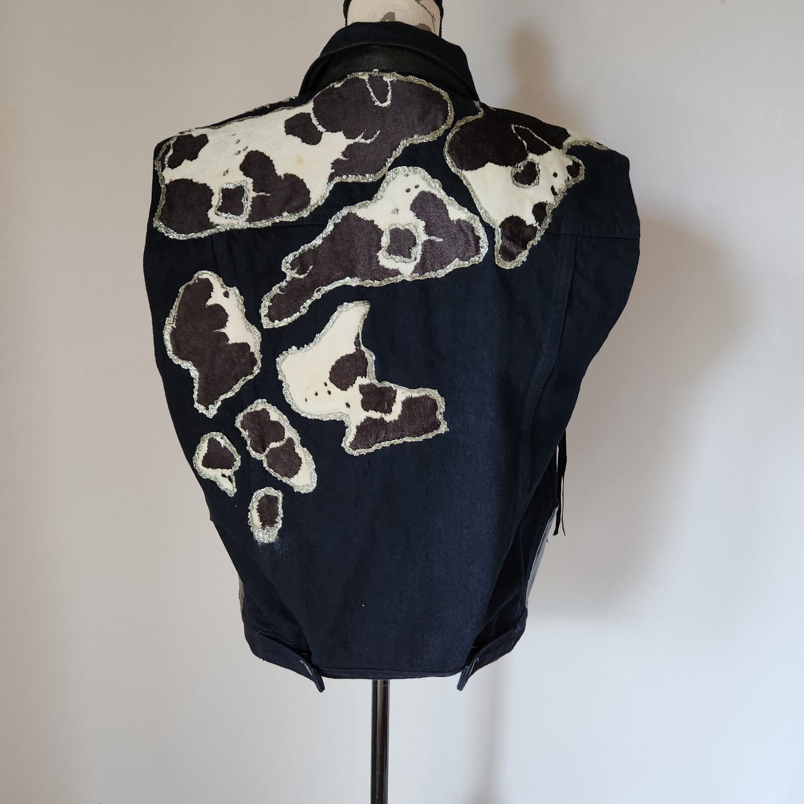 Vintage Sundance Denim Cowhide Rhinestone Fringe Southwest Vest Button Woman's M - Thumbnail 6