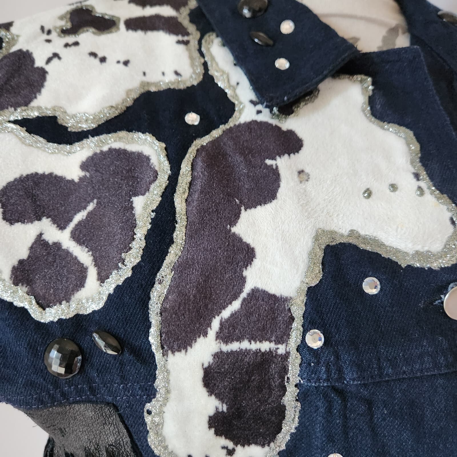 Vintage Sundance Denim Cowhide Rhinestone Fringe Southwest Vest Button Woman's M - Thumbnail 14