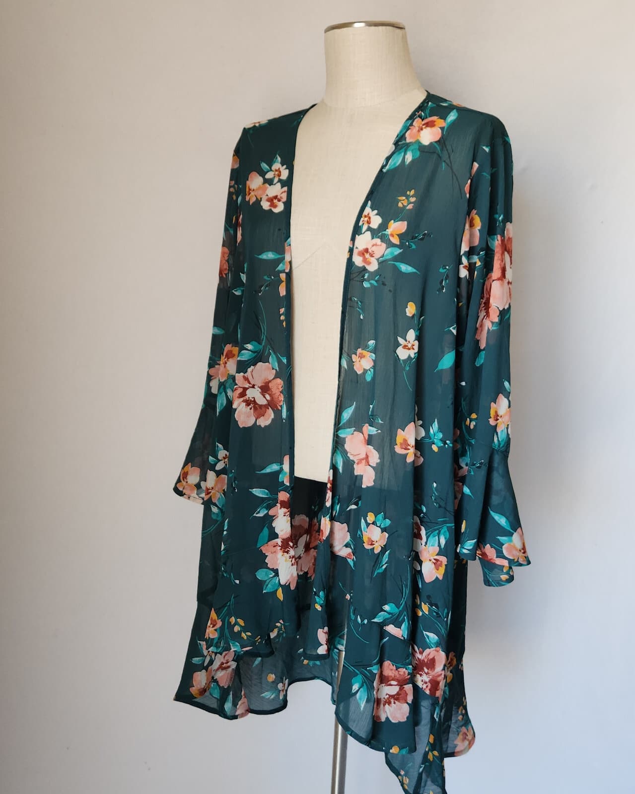 NWT Torrid $55 Floral Sheer Chiffon Tulip Sleeve Kimono Top Ruffle-Hem Green 2X - Thumbnail 2