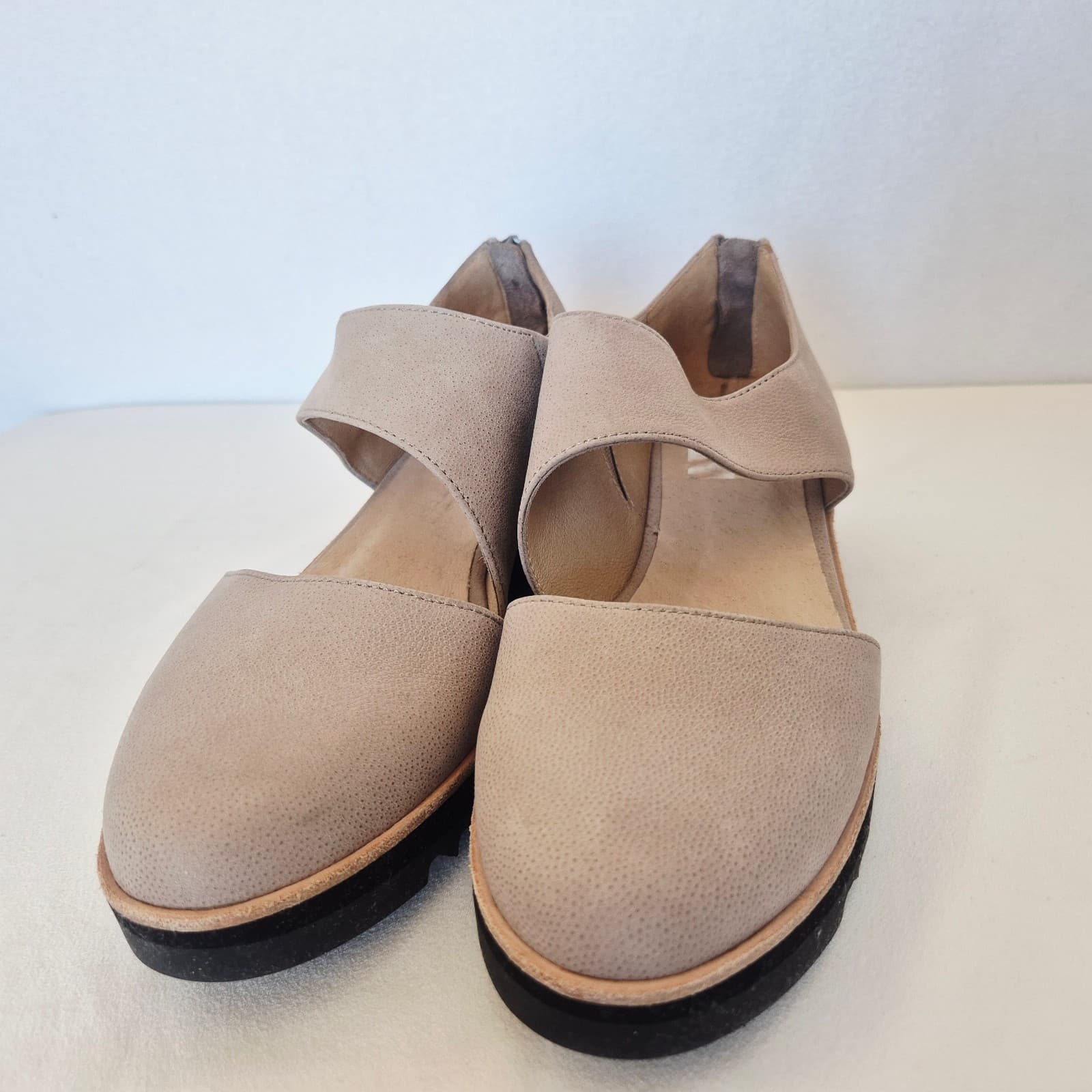 NWoB Eileen Fisher Beige Leather Match Cutout 1.5" Wedge Shoes Back-Zipper US7.5 - Thumbnail 6