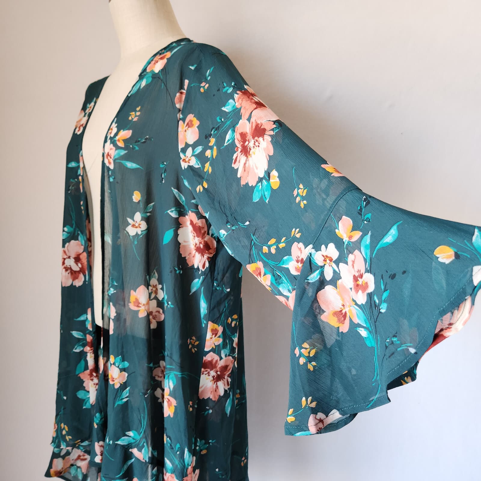 NWT Torrid $55 Floral Sheer Chiffon Tulip Sleeve Kimono Top Ruffle-Hem Green 2X - Thumbnail 4