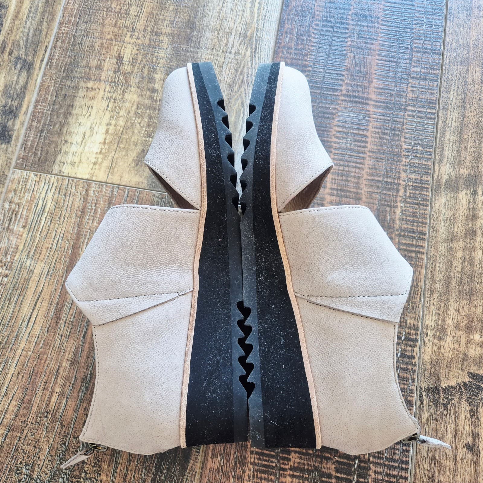 NWoB Eileen Fisher Beige Leather Match Cutout 1.5" Wedge Shoes Back-Zipper US7.5 - Thumbnail 11