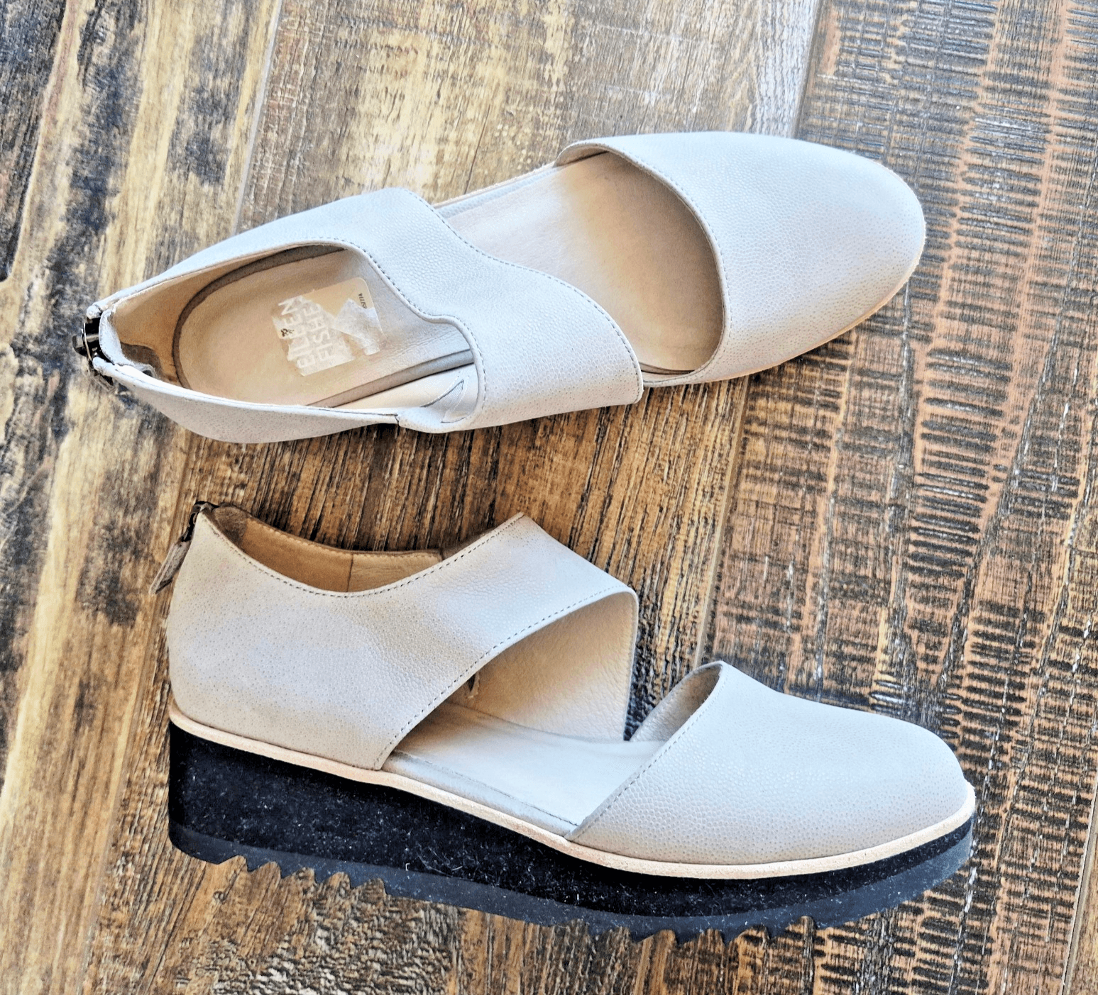 NWoB Eileen Fisher Beige Leather Match Cutout 1.5" Wedge Shoes Back-Zipper US7.5 - Thumbnail 2