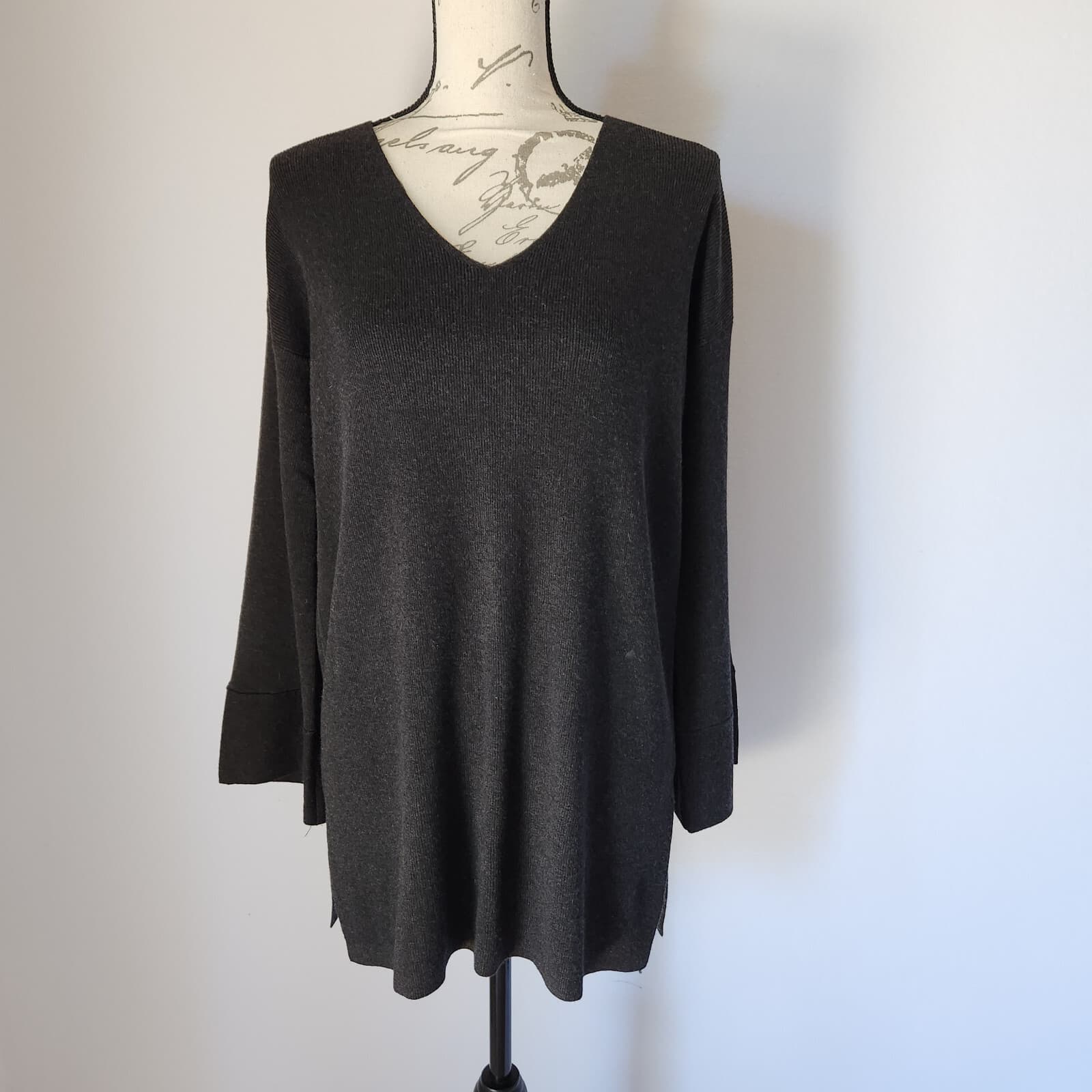 Ann Taylor Loft Wool Blend Ribbed Knit Tunic Sweater V-Neck Black Women Sz.M - Thumbnail 2