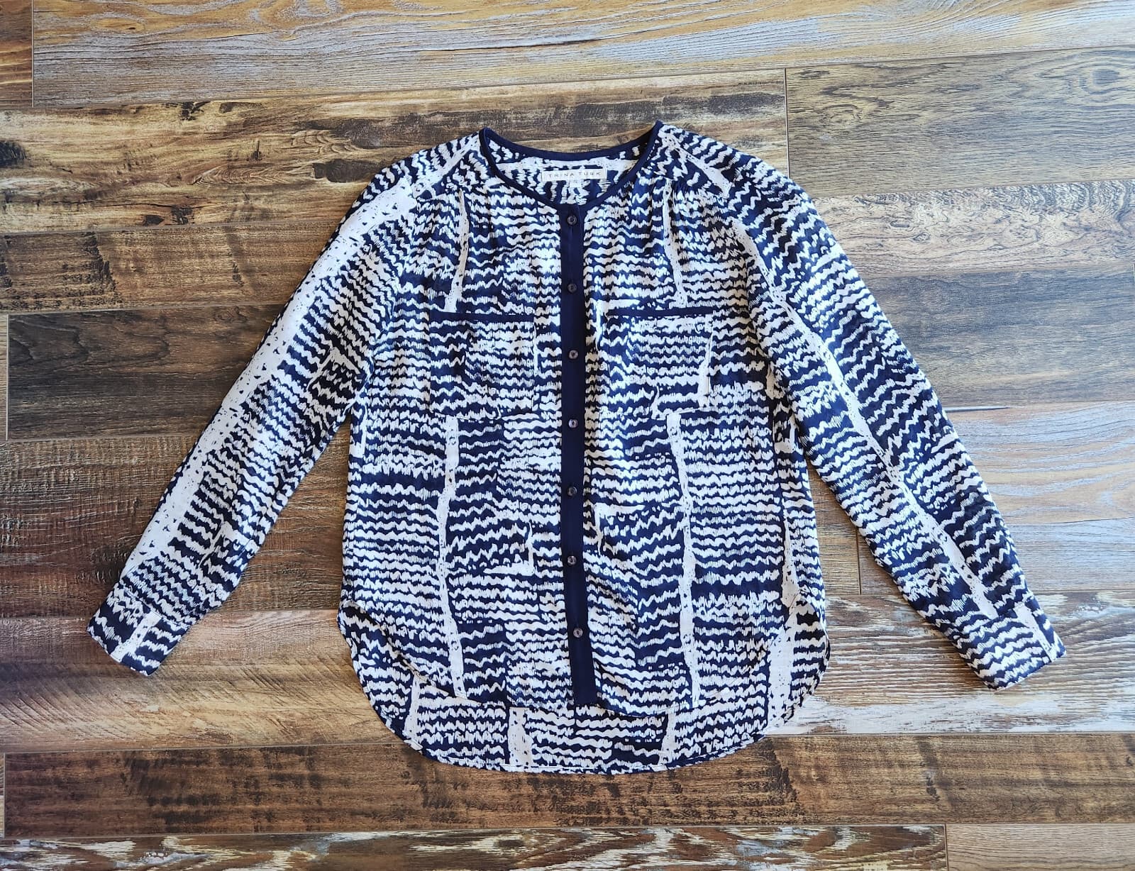 TRINA TURK Silk Blend Button-Front Top Long Sleeve Geo-Printed Blue White Sz.S - Thumbnail 7