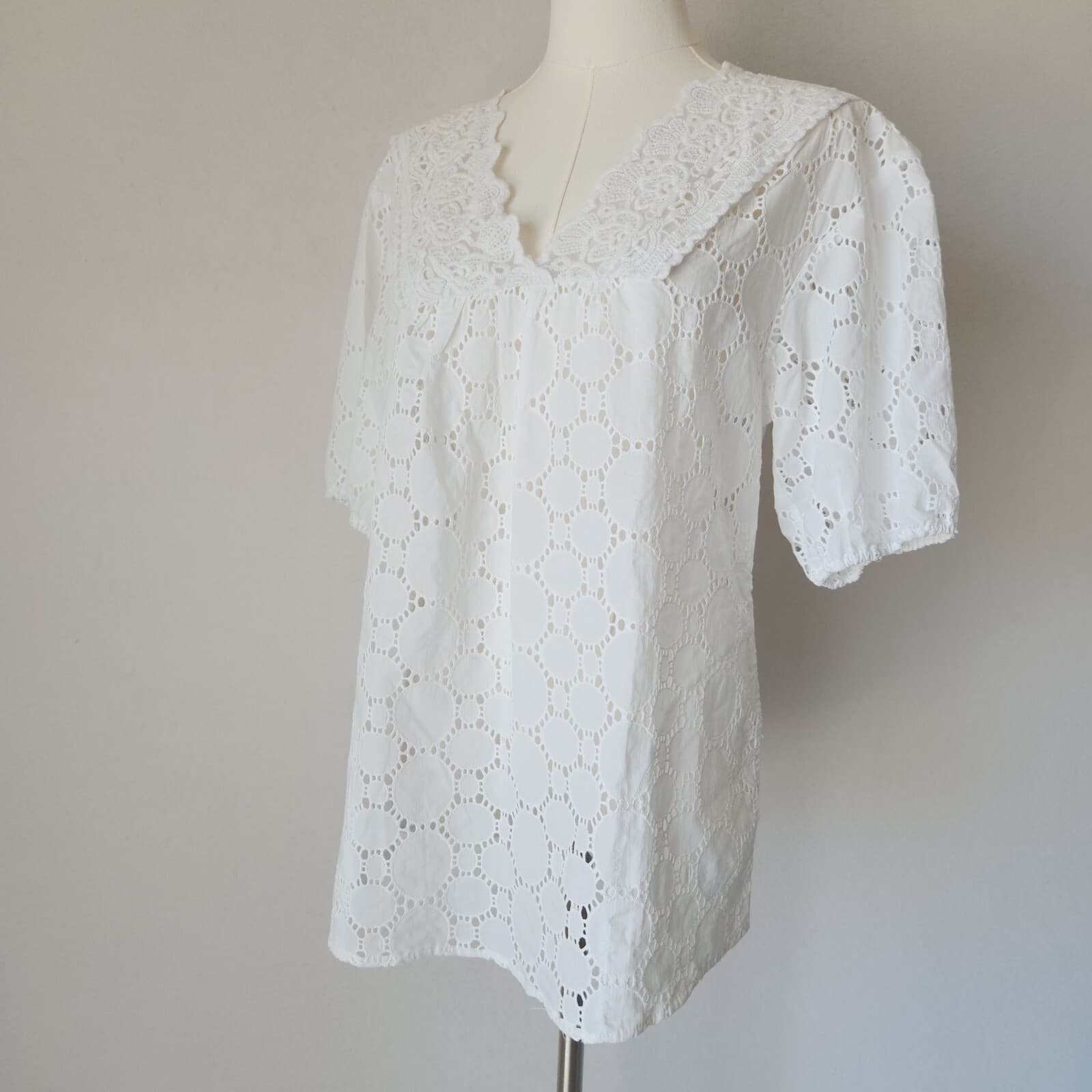Sundance 100% Cotton Lace Eyelet Blouse Popover V-Neck Short Sleeve White Sz.S - Thumbnail 2