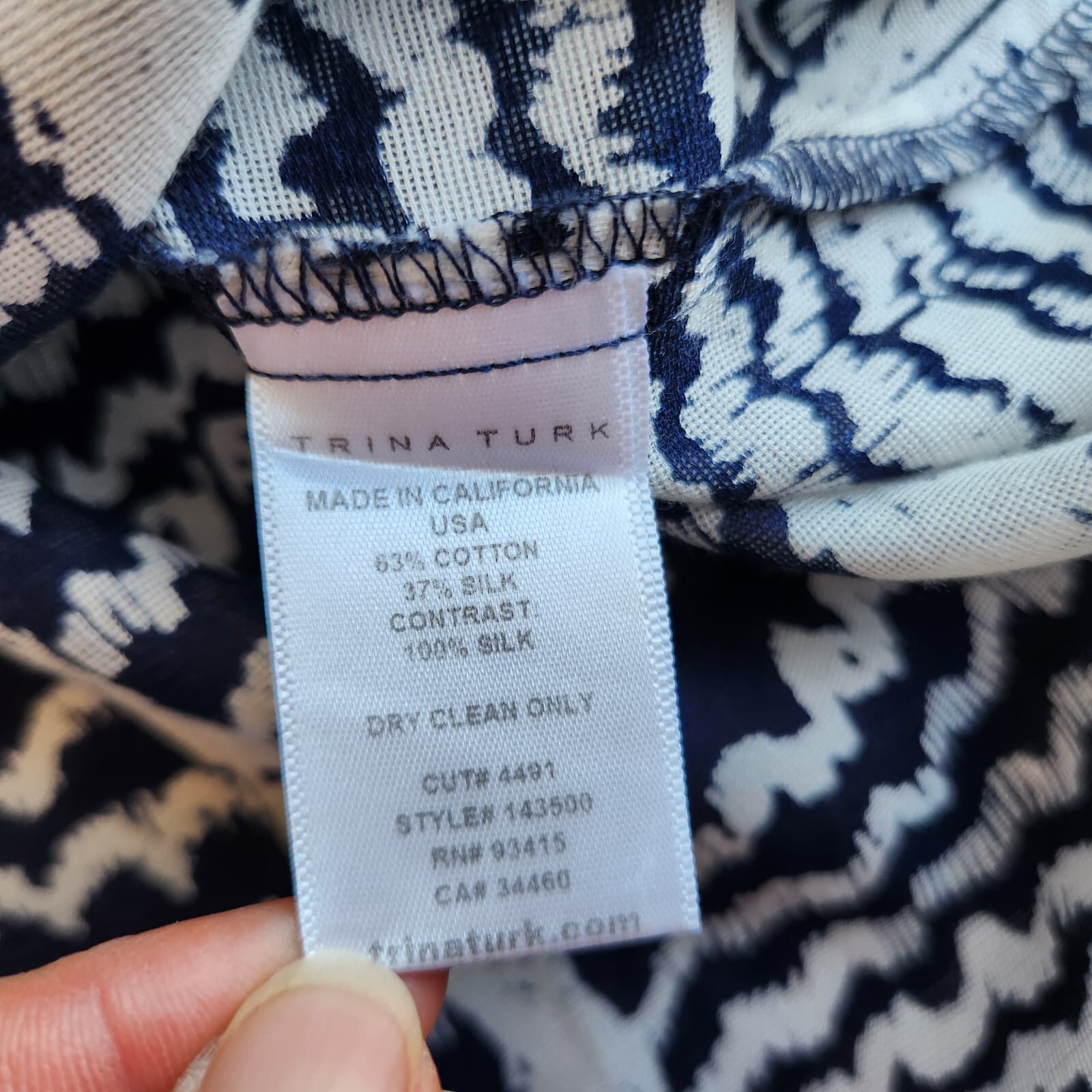 TRINA TURK Silk Blend Button-Front Top Long Sleeve Geo-Printed Blue White Sz.S - Thumbnail 9