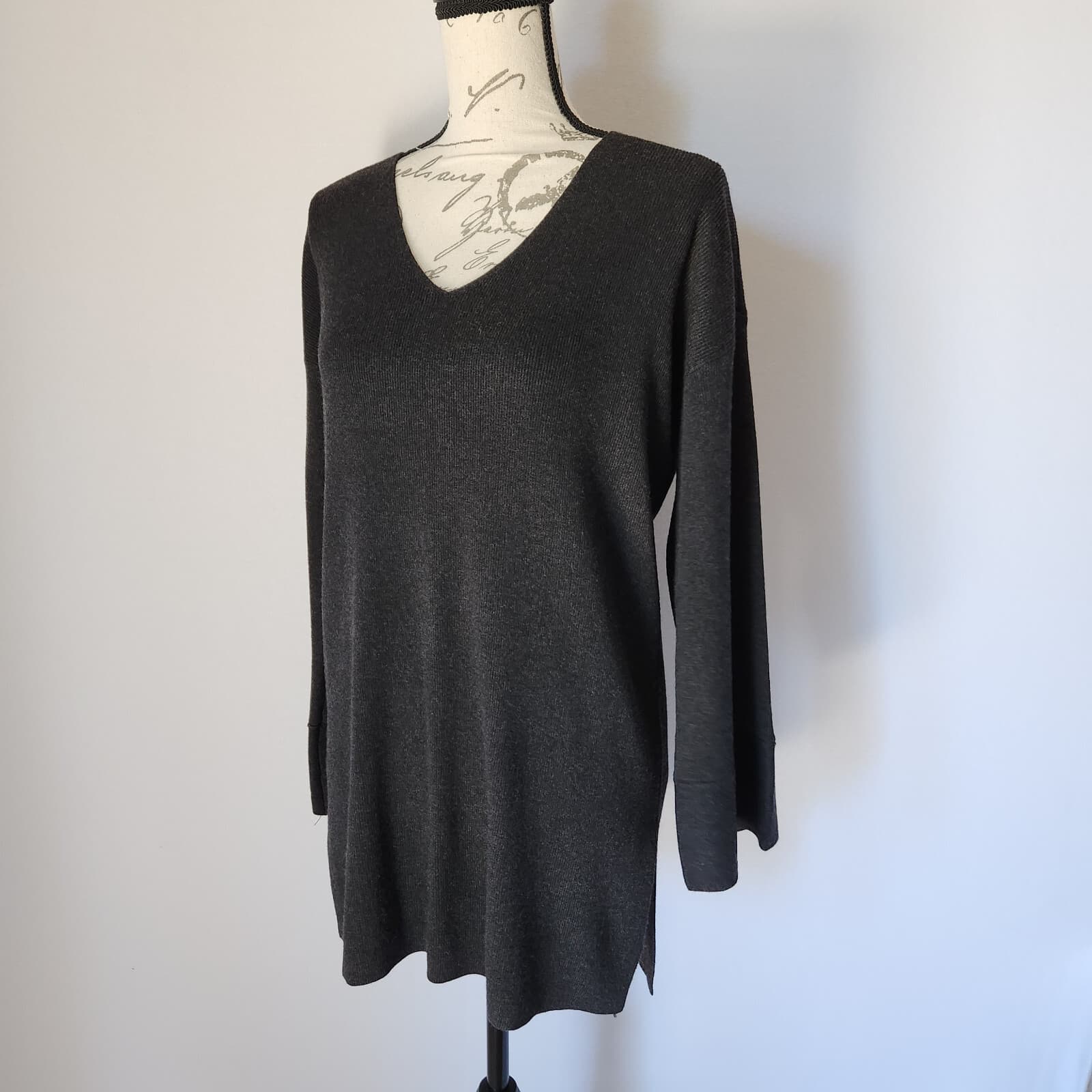 Ann Taylor Loft Wool Blend Ribbed Knit Tunic Sweater V-Neck Black Women Sz.M - Thumbnail 3