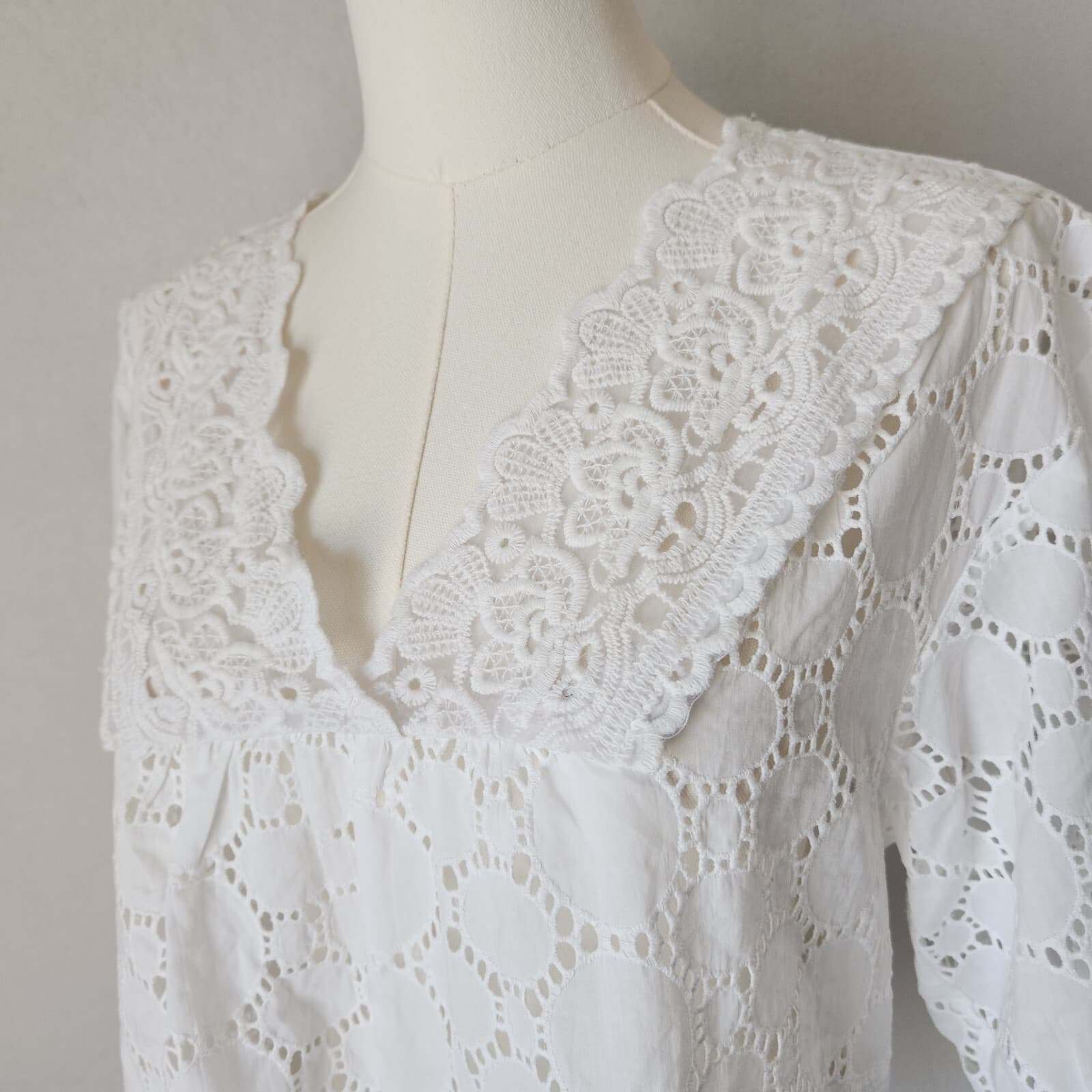 Sundance 100% Cotton Lace Eyelet Blouse Popover V-Neck Short Sleeve White Sz.S - Thumbnail 3