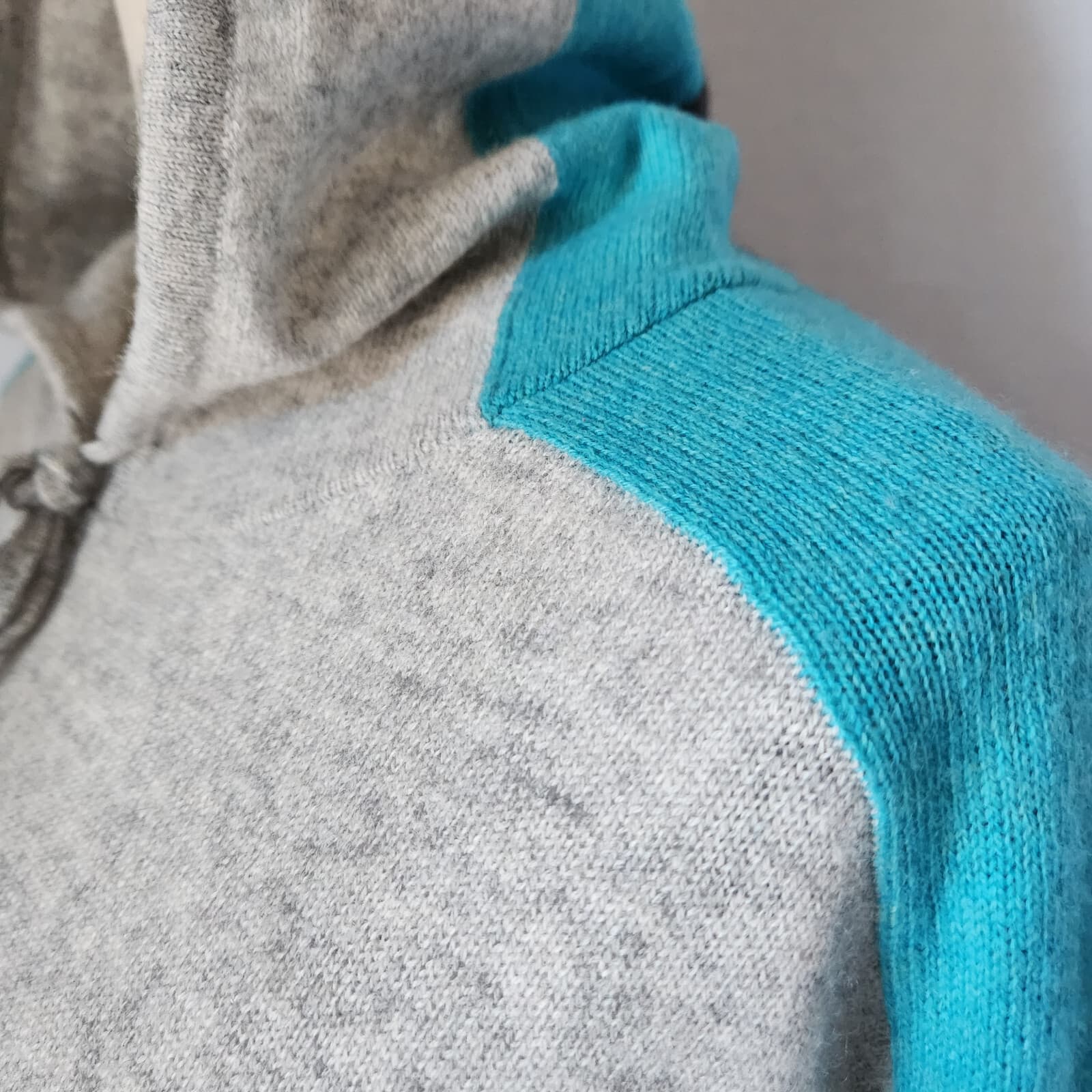 Charter Club Luxury 100% Cashmere Hooded Sweater Women Sz.Large Color Block - Thumbnail 6
