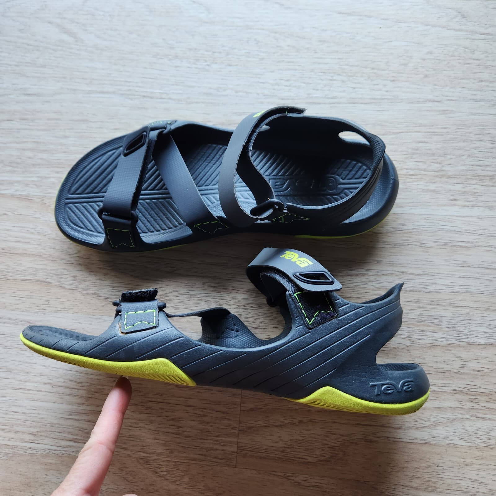 Teva Barracuda Hiking Sport Sandals Waterproof Adjustable Black Green Men's US8 - Thumbnail 2