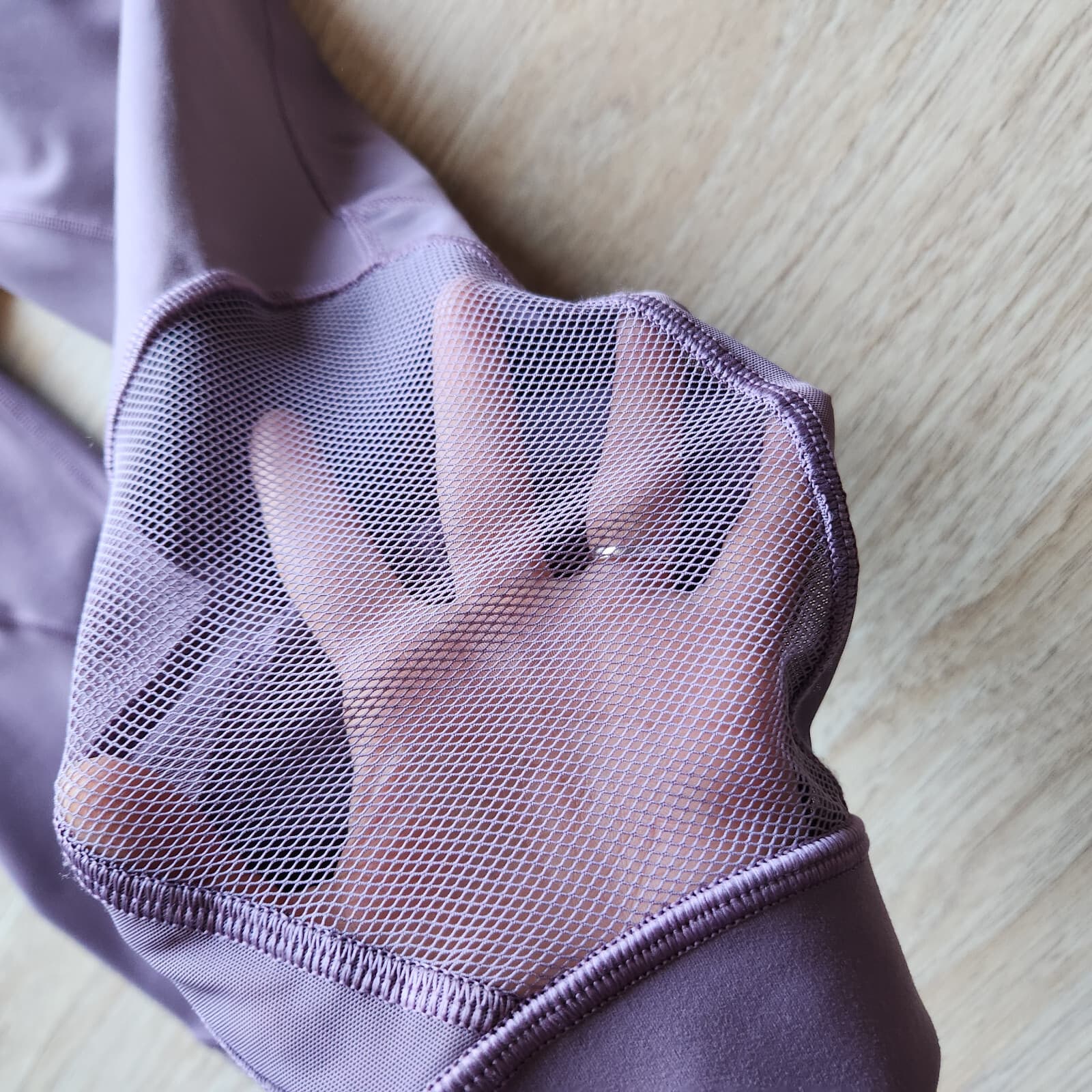 Lululemon Forget The Sweat Crop 21" Workout Mix-Mesh Fabric Smoked Mulberry Sz.6 - Thumbnail 3