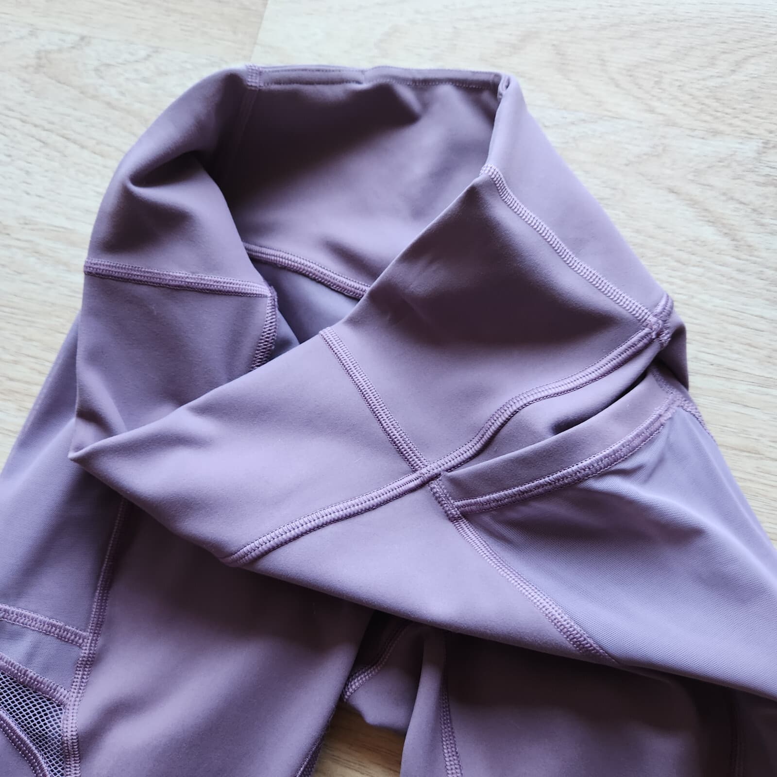 Lululemon Forget The Sweat Crop 21" Workout Mix-Mesh Fabric Smoked Mulberry Sz.6 - Thumbnail 7
