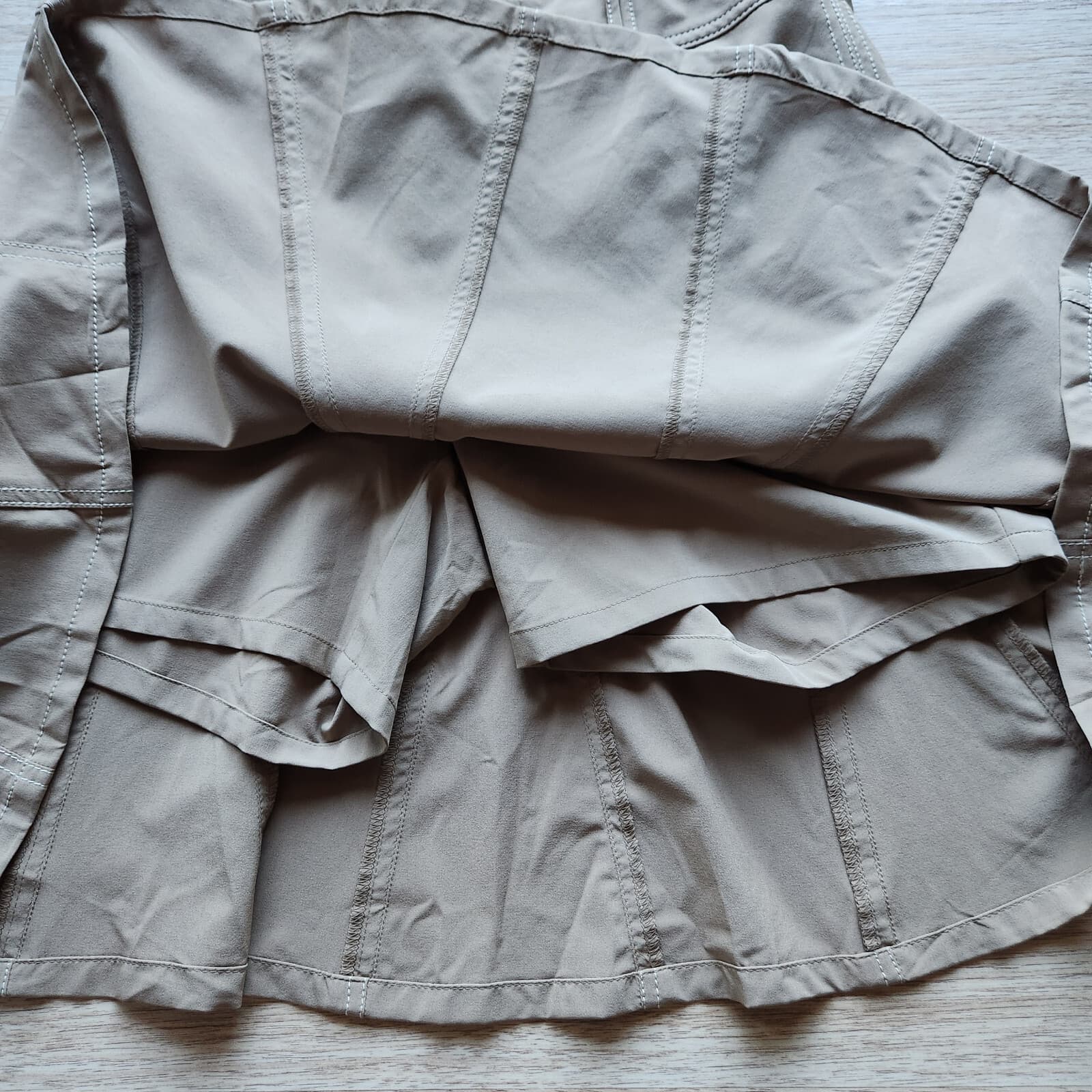 EUC Athleta Whatever Skort Zip Pocket Stretch Khaki Women's 6 - Thumbnail 6