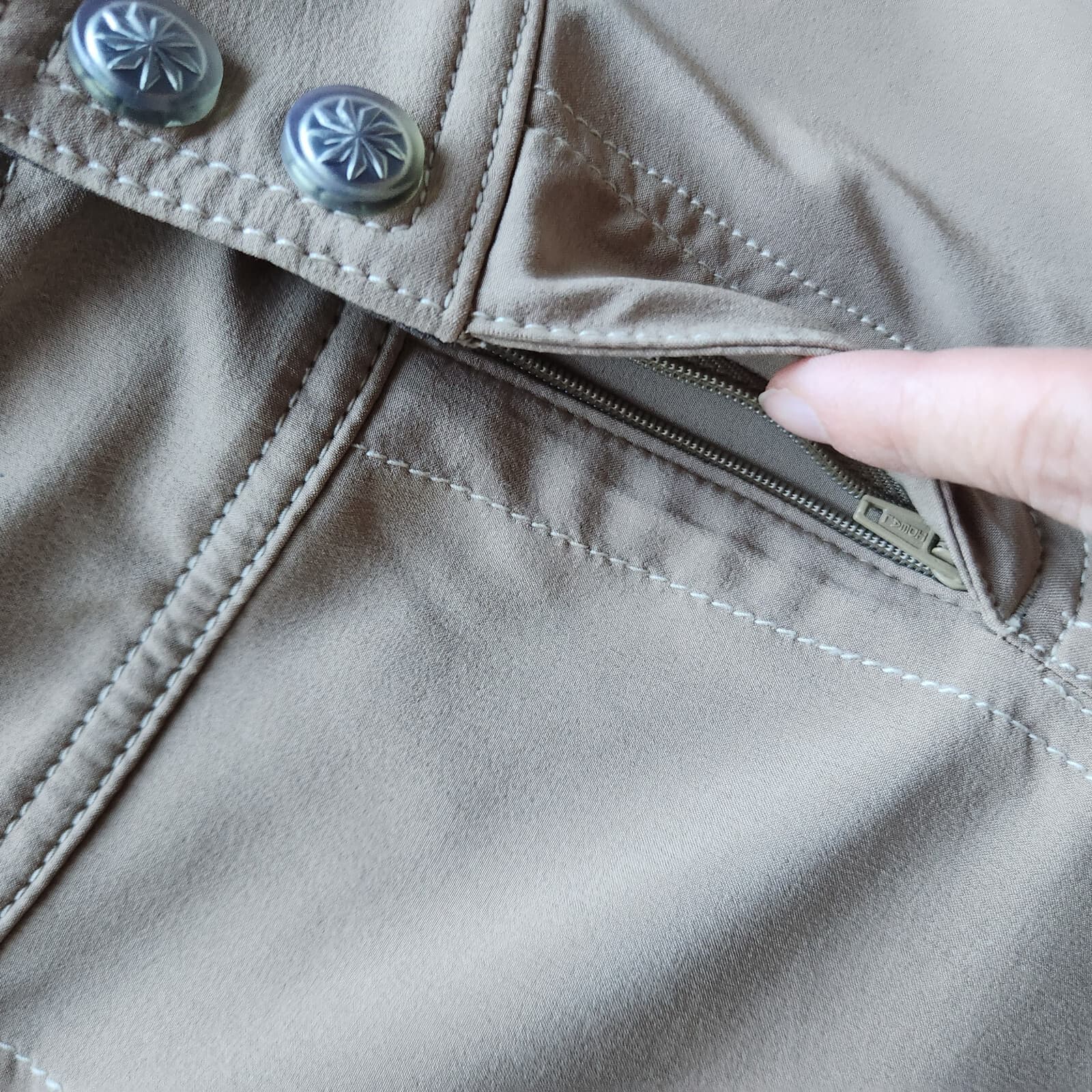 EUC Athleta Whatever Skort Zip Pocket Stretch Khaki Women's 6 - Thumbnail 7
