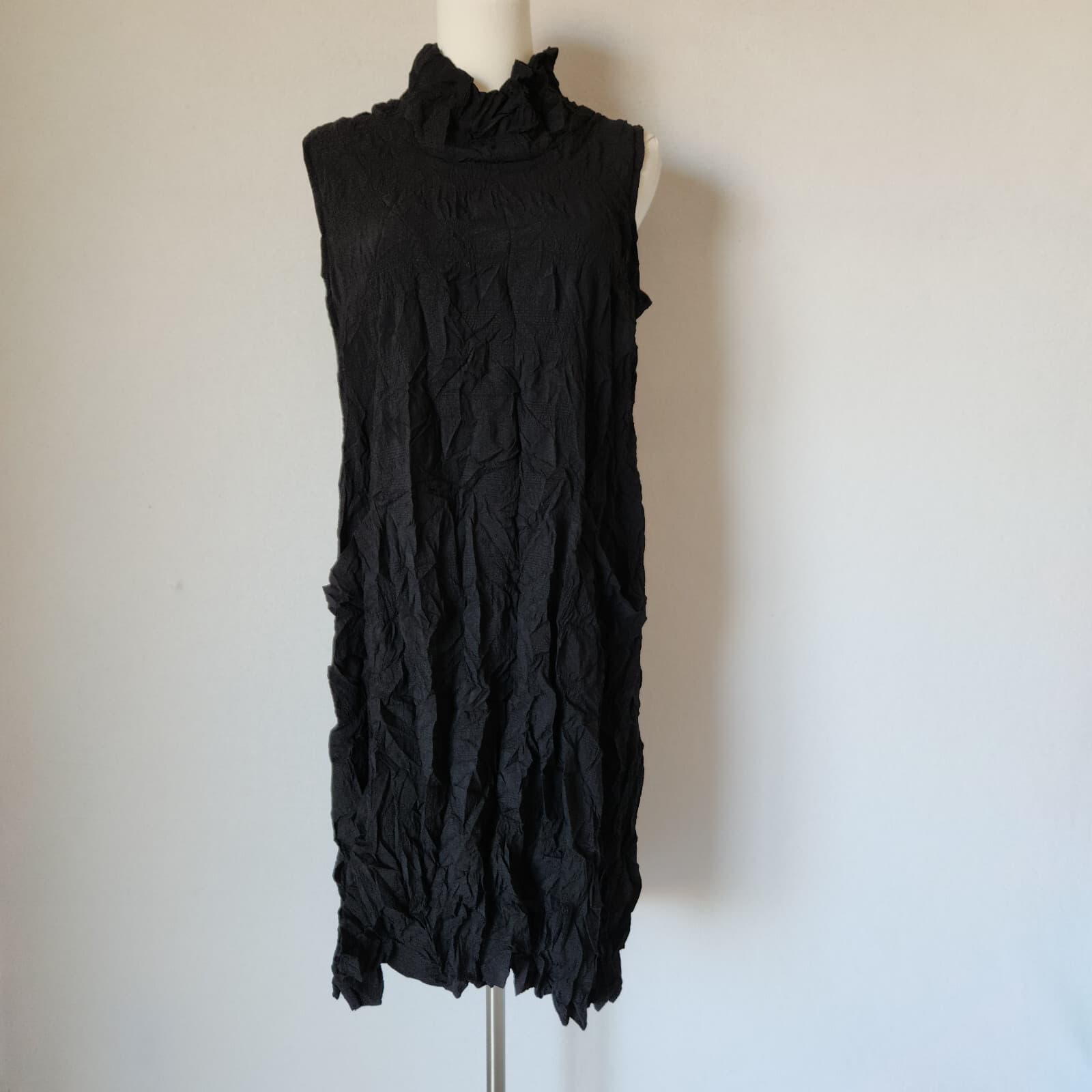 Chalet Et Ceci Leida Black Crinkle Tunic Dress Mockneck Sleeveless Pocket Sz.XS - Thumbnail 3