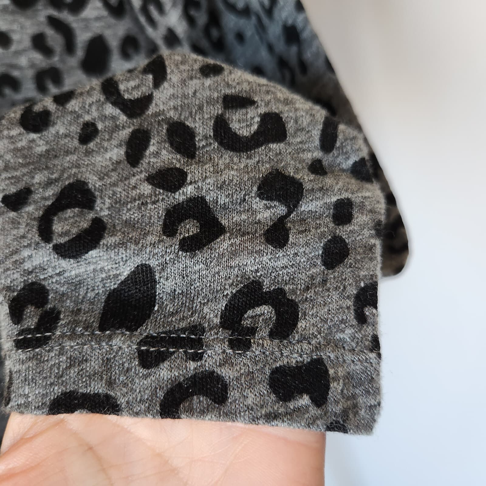 Rails $108 Sami Charcoal Leopard Linen Blend Long Sleeve T-Shirt V-Neck Womens S - Thumbnail 5