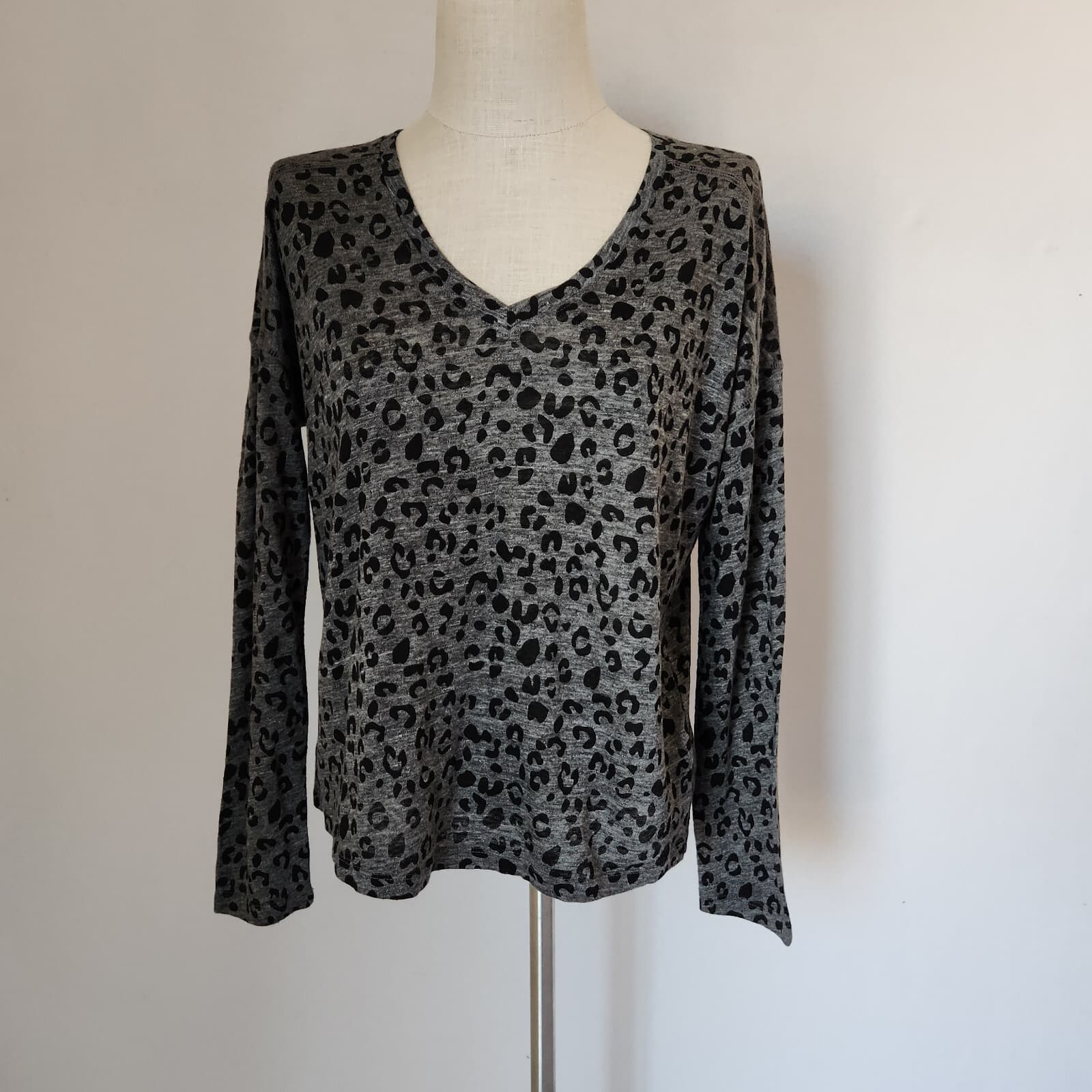 Rails $108 Sami Charcoal Leopard Linen Blend Long Sleeve T-Shirt V-Neck Womens S - Thumbnail 3
