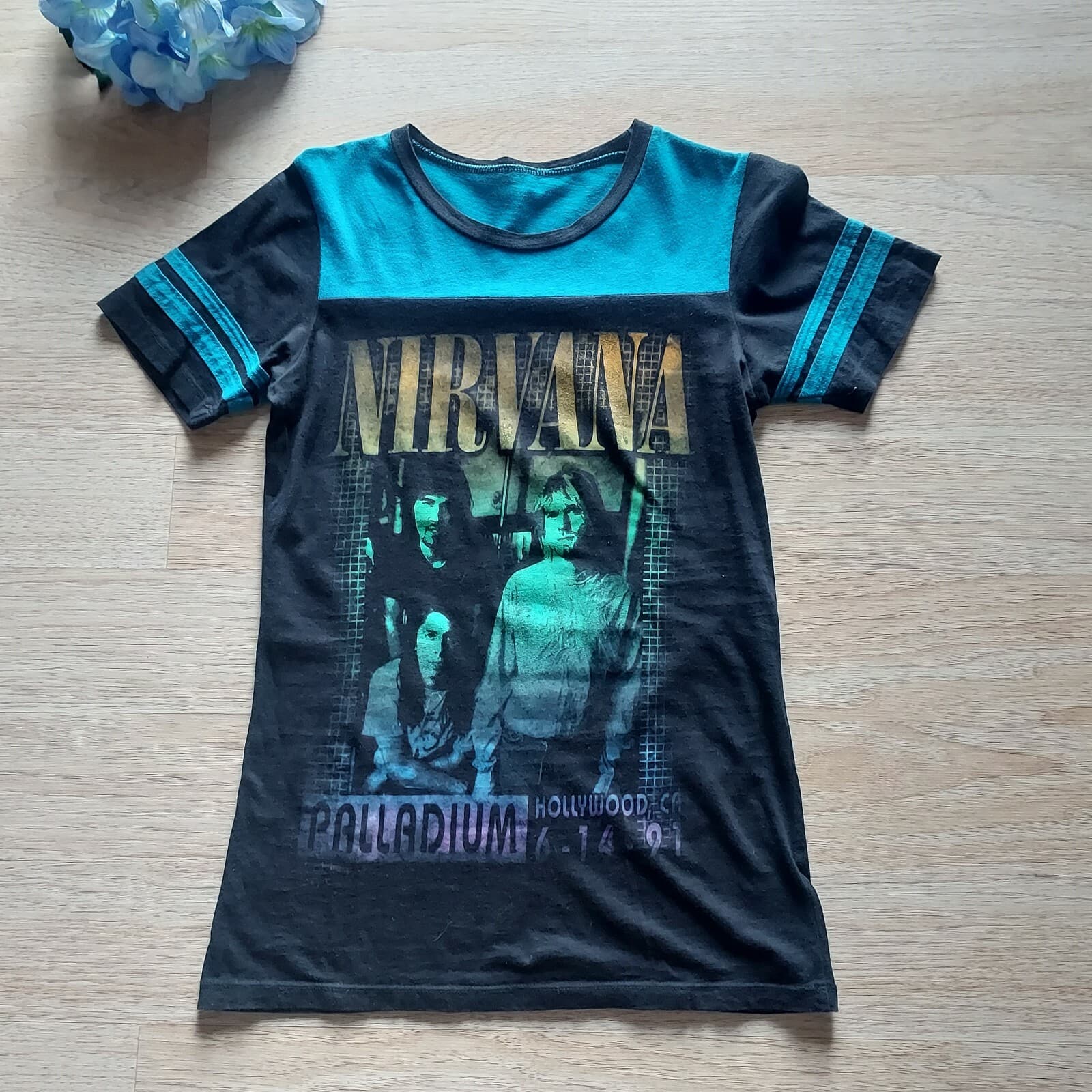 Vintage 1991 Nirvana Tour Palladuim Hollywood CA Tee-Shirt Fitted Women Small - Thumbnail 2