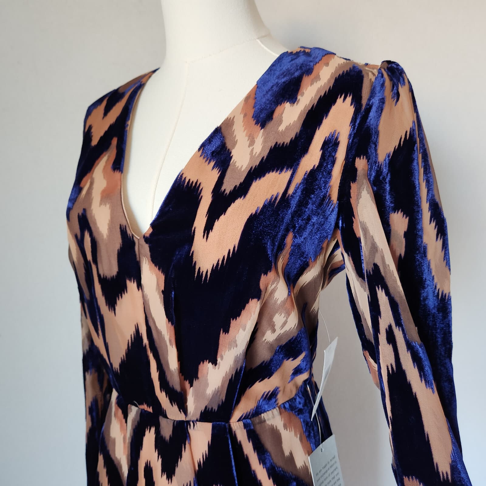 NWT Harlyn Velvet Burnout Cocktail Evening Mini Dress Long Sleeve Taupe Navy S - Thumbnail 4