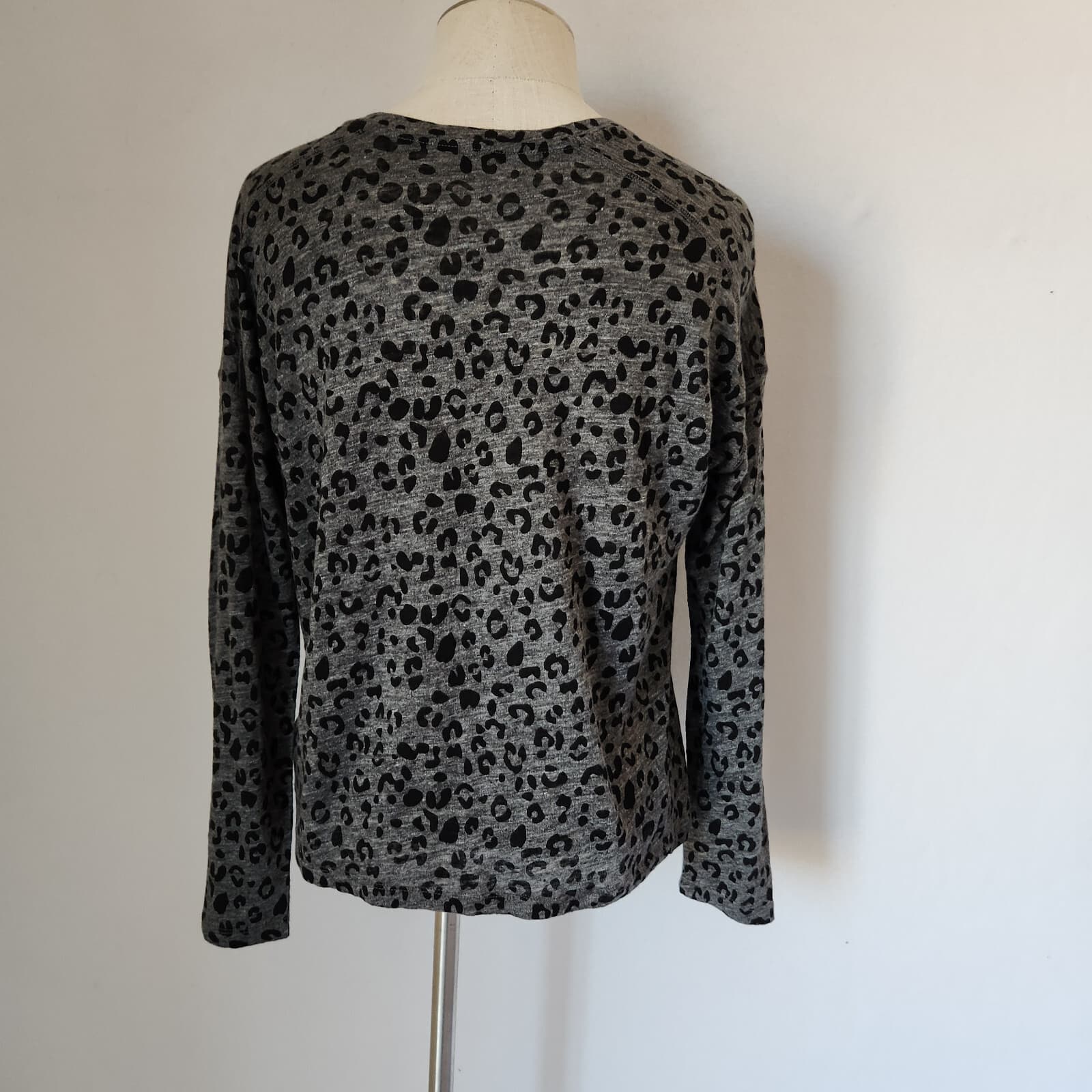 Rails $108 Sami Charcoal Leopard Linen Blend Long Sleeve T-Shirt V-Neck Womens S - Thumbnail 6