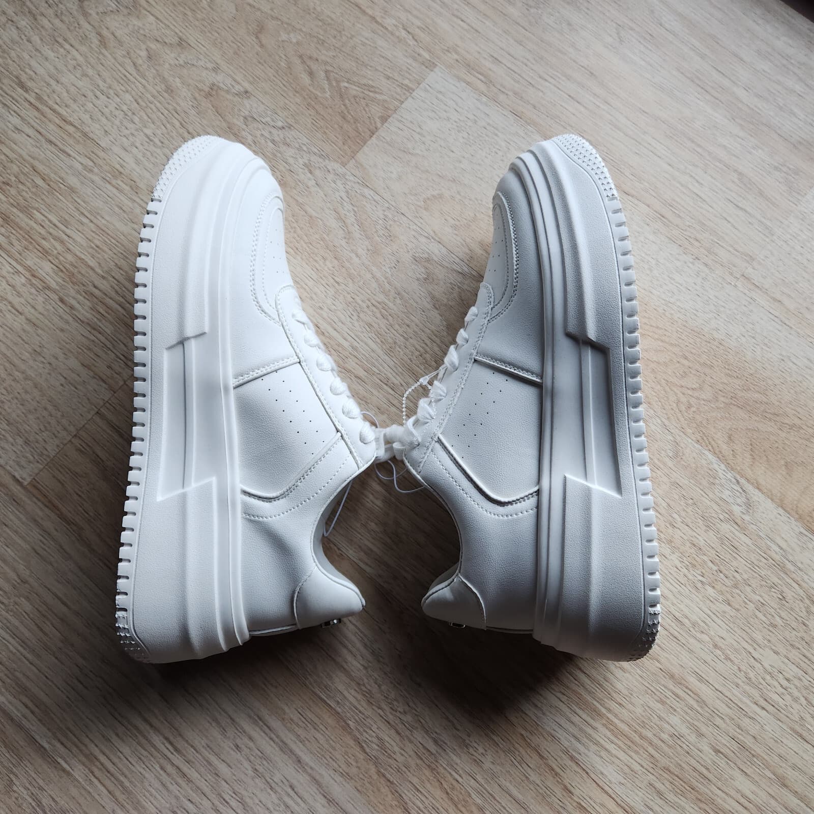 NWoB Steve Madden Payden Chunky Platform Sneakers Lace-Up White Women's US11 - Thumbnail 4