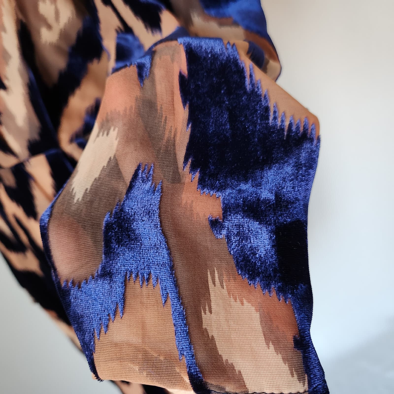 NWT Harlyn Velvet Burnout Cocktail Evening Mini Dress Long Sleeve Taupe Navy S - Thumbnail 10