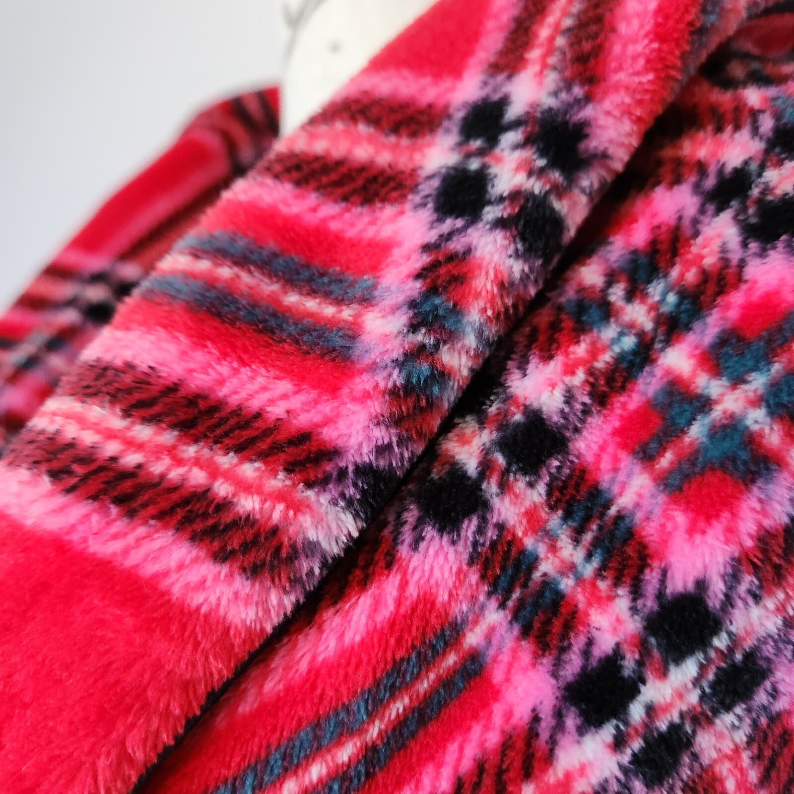NWT Victoria's Secret Cozy Fleece Plaid Kimono Robe Tie-Waist Red Pink Sz.XS/S - Thumbnail 4