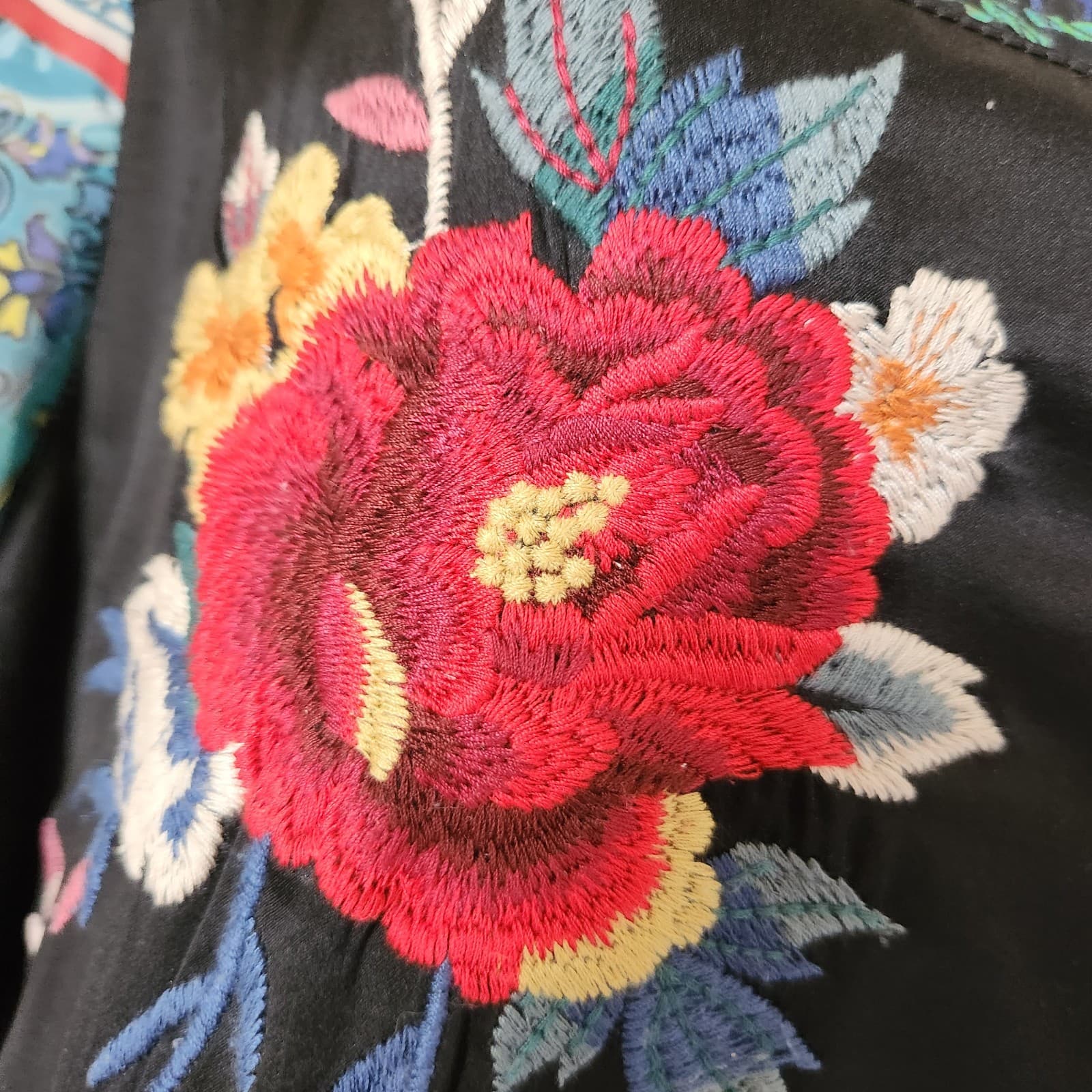 Johnny Was Workshop Silk Floral Embroidered Blouse Short Sleeve Multicolor Sz.M - Thumbnail 5